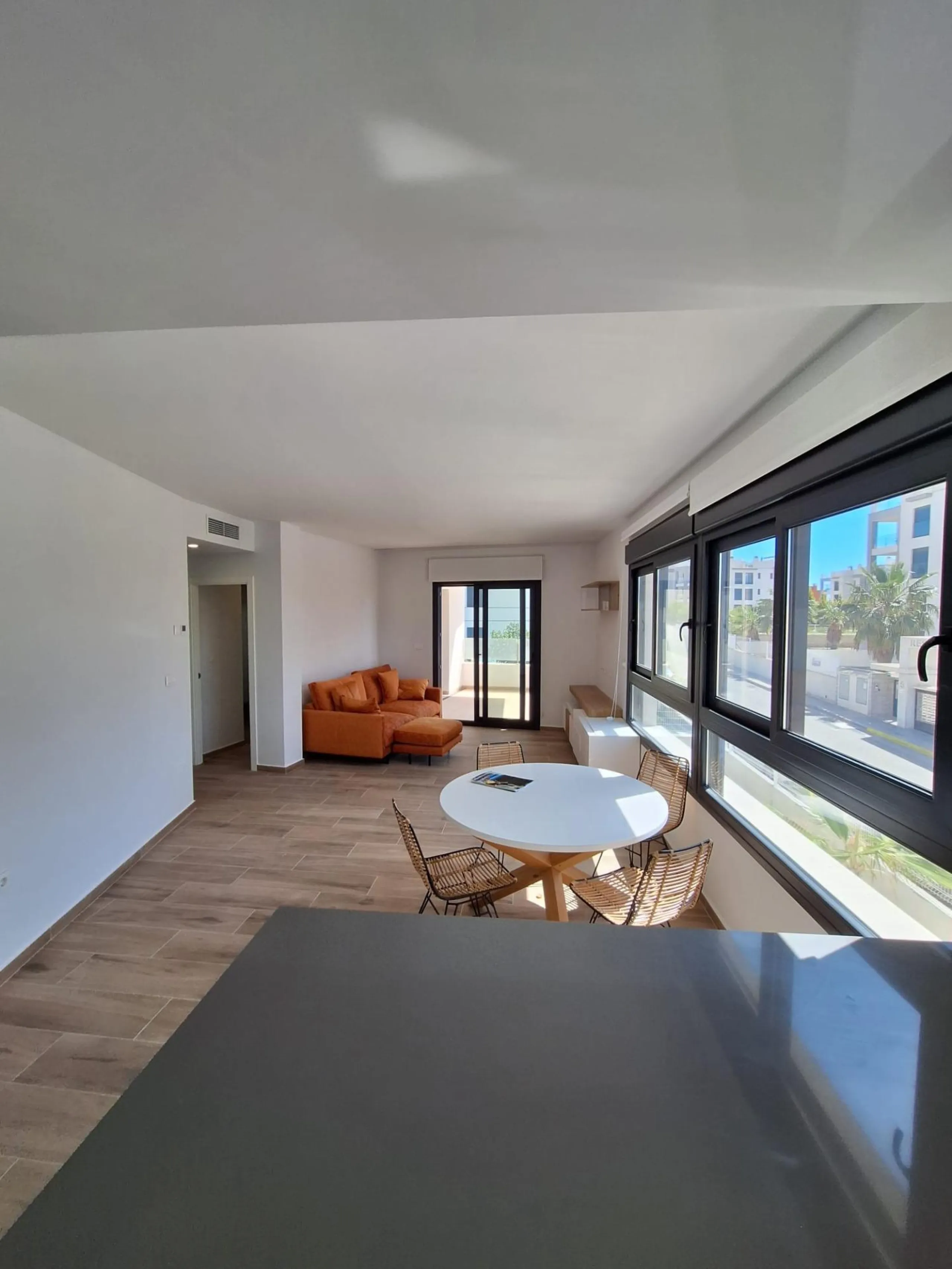 Piso de obra nueva en Villamartin con parking y piscina comunitaria