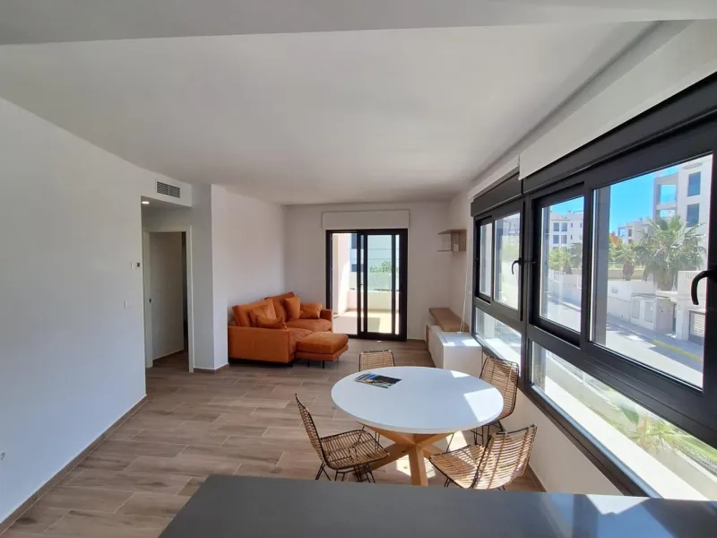 Piso de obra nueva en Villamartin con parking y piscina comunitaria