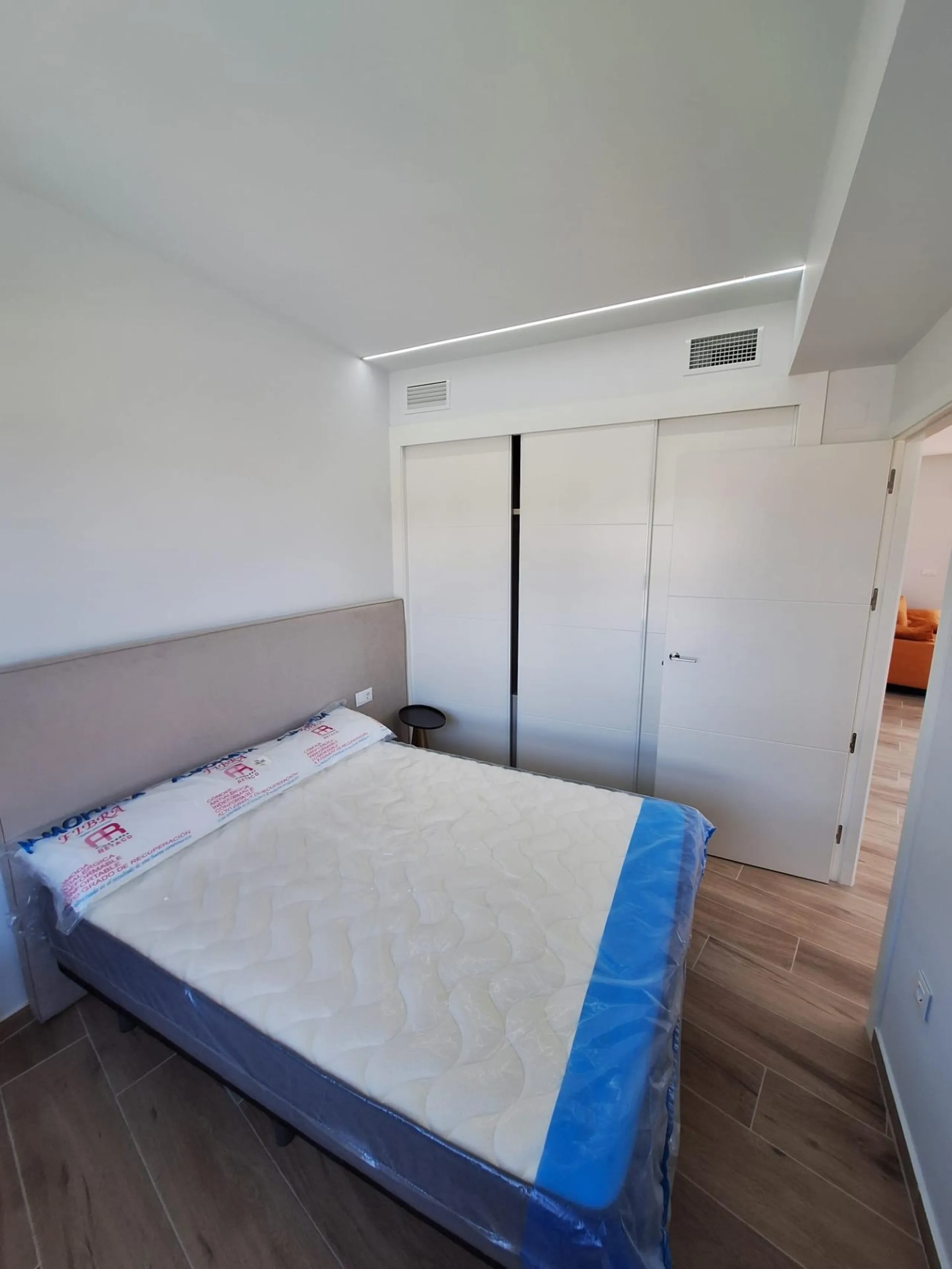 Piso de obra nueva en Villamartin con parking y piscina comunitaria