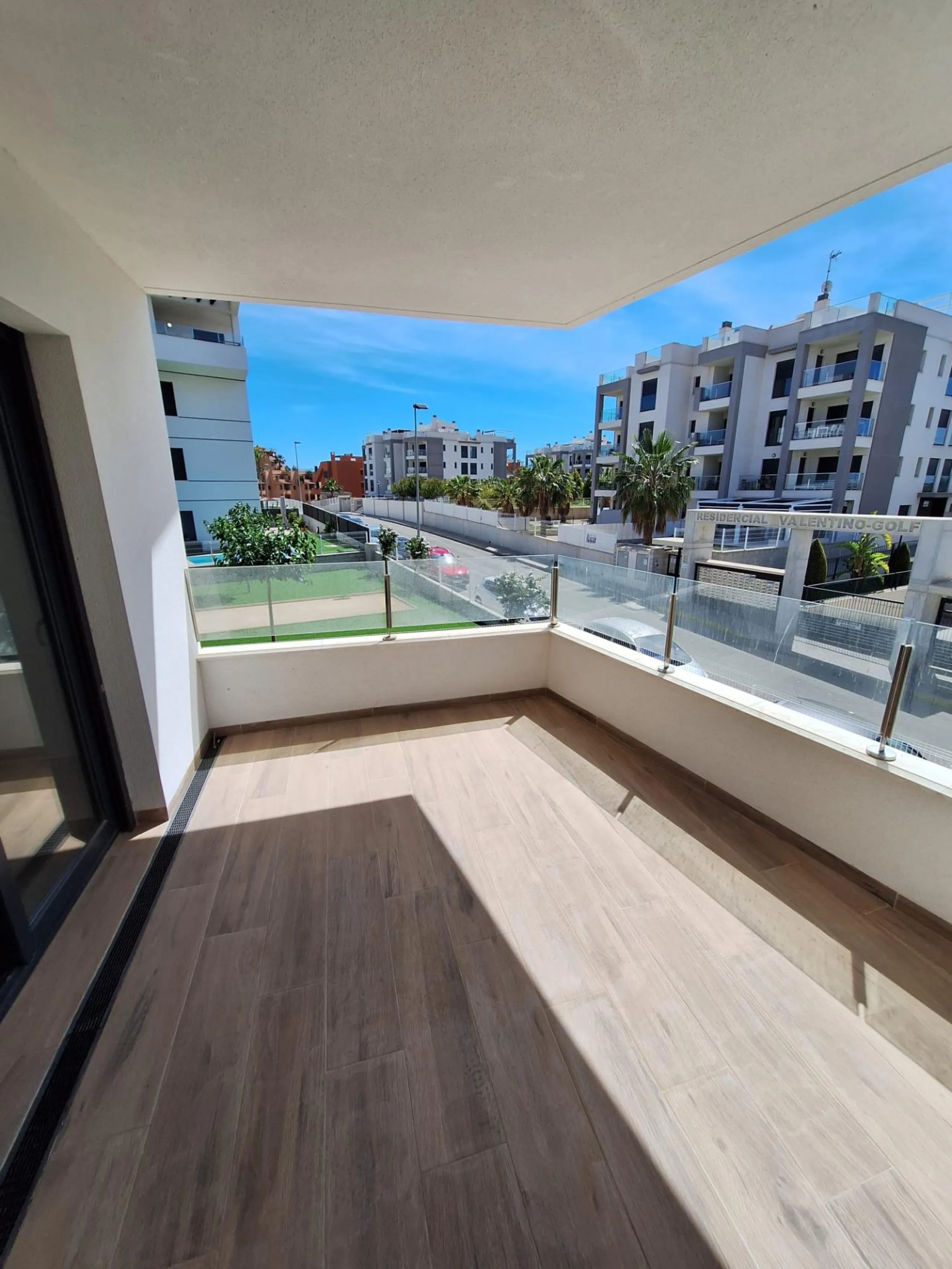 Piso de obra nueva en Villamartin con parking y piscina comunitaria