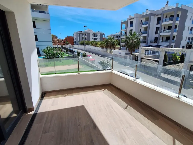 Piso de obra nueva en Villamartin con parking y piscina comunitaria