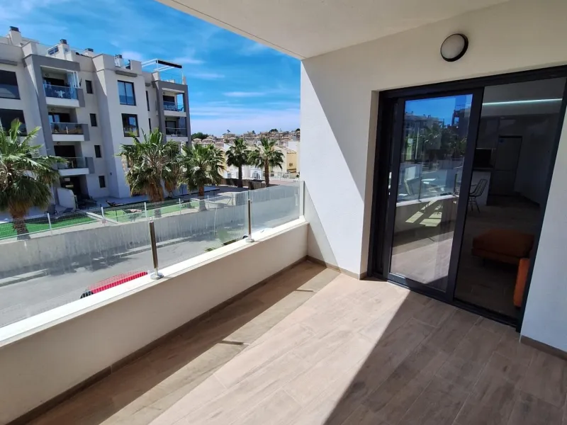 Piso de obra nueva en Villamartin con parking y piscina comunitaria
