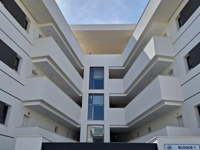 Piso de obra nueva en Villamartin con parking y piscina comunitaria