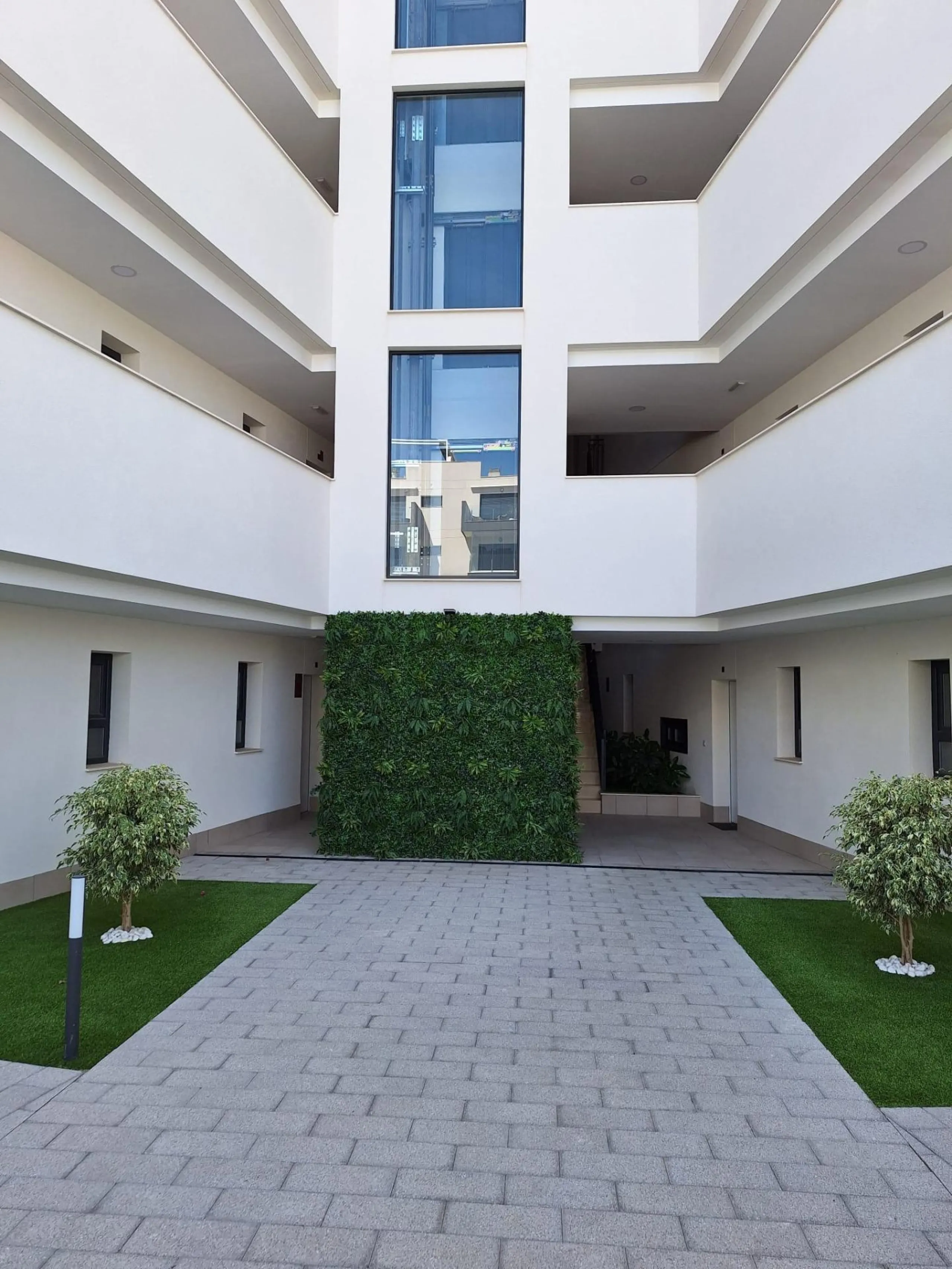 Piso de obra nueva en Villamartin con parking y piscina comunitaria