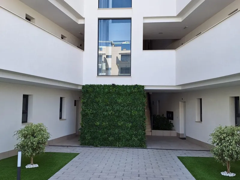 Piso de obra nueva en Villamartin con parking y piscina comunitaria