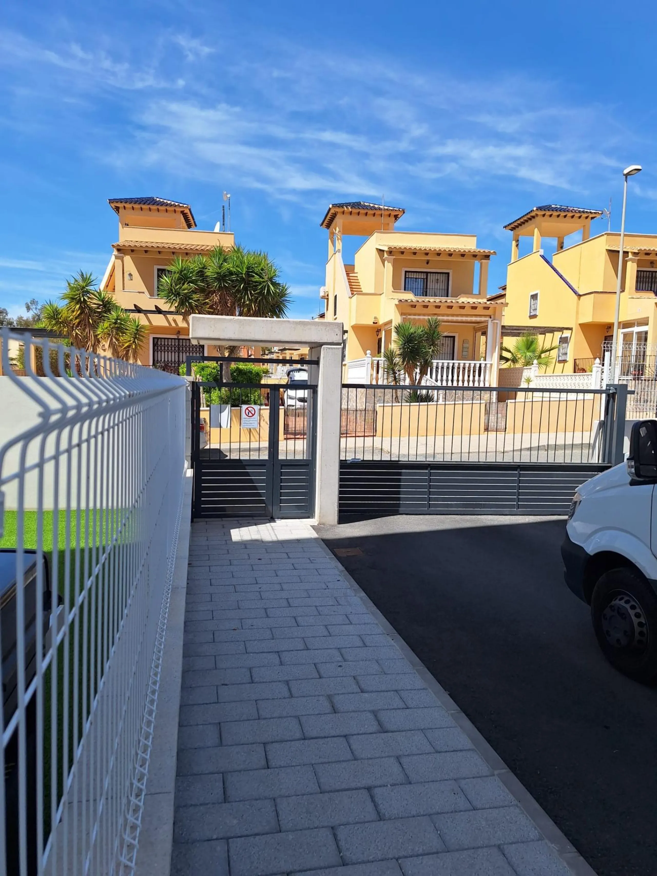 Piso de obra nueva en Villamartin con parking y piscina comunitaria