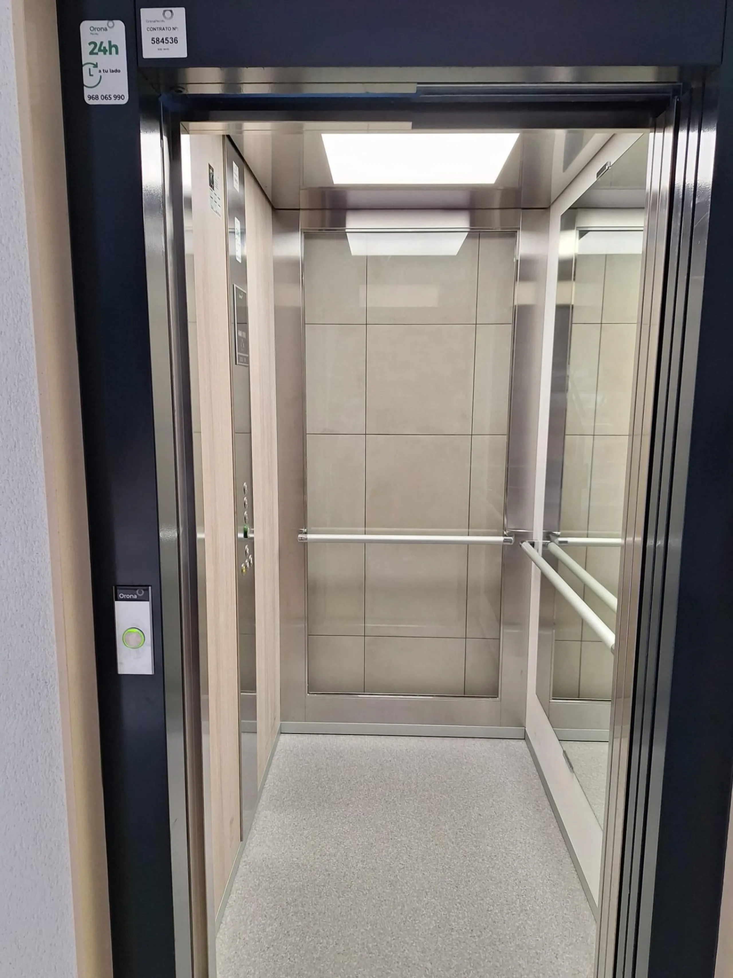 Piso de obra nueva en Villamartin con parking y piscina comunitaria