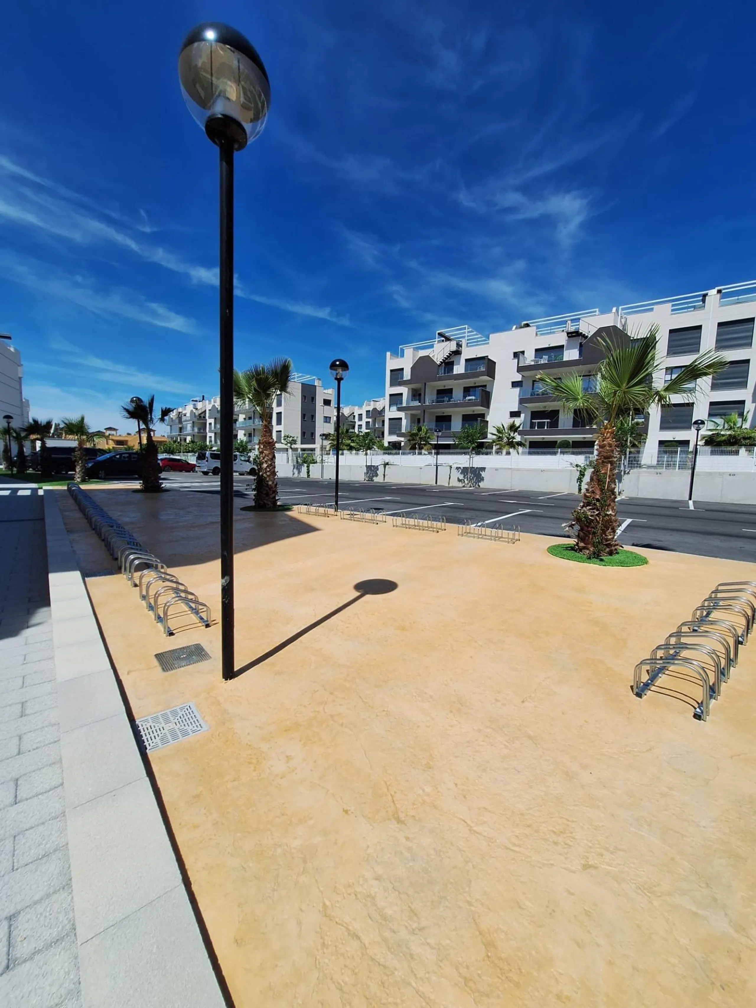 Piso de obra nueva en Villamartin con parking y piscina comunitaria