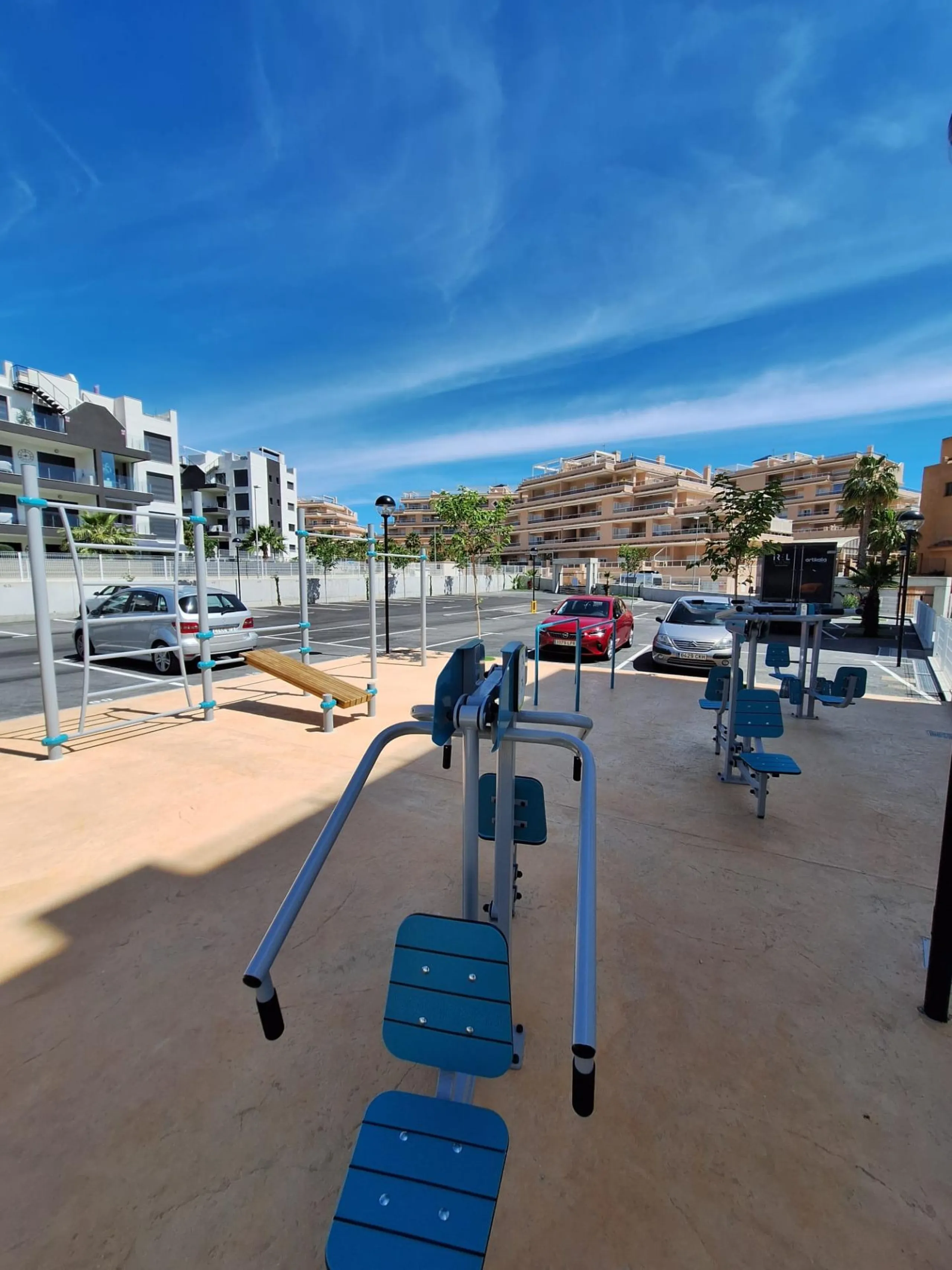 Piso de obra nueva en Villamartin con parking y piscina comunitaria