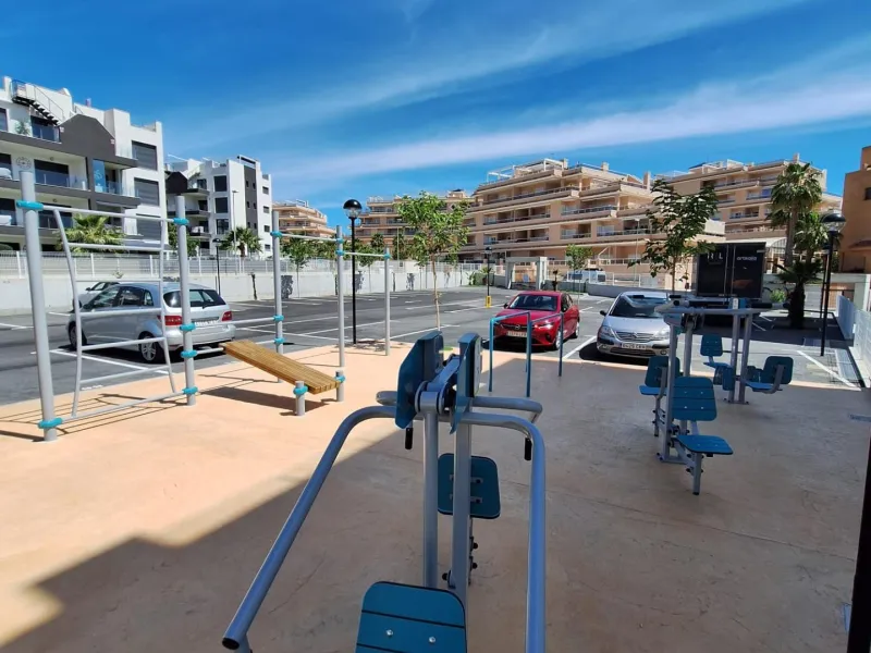 Piso de obra nueva en Villamartin con parking y piscina comunitaria