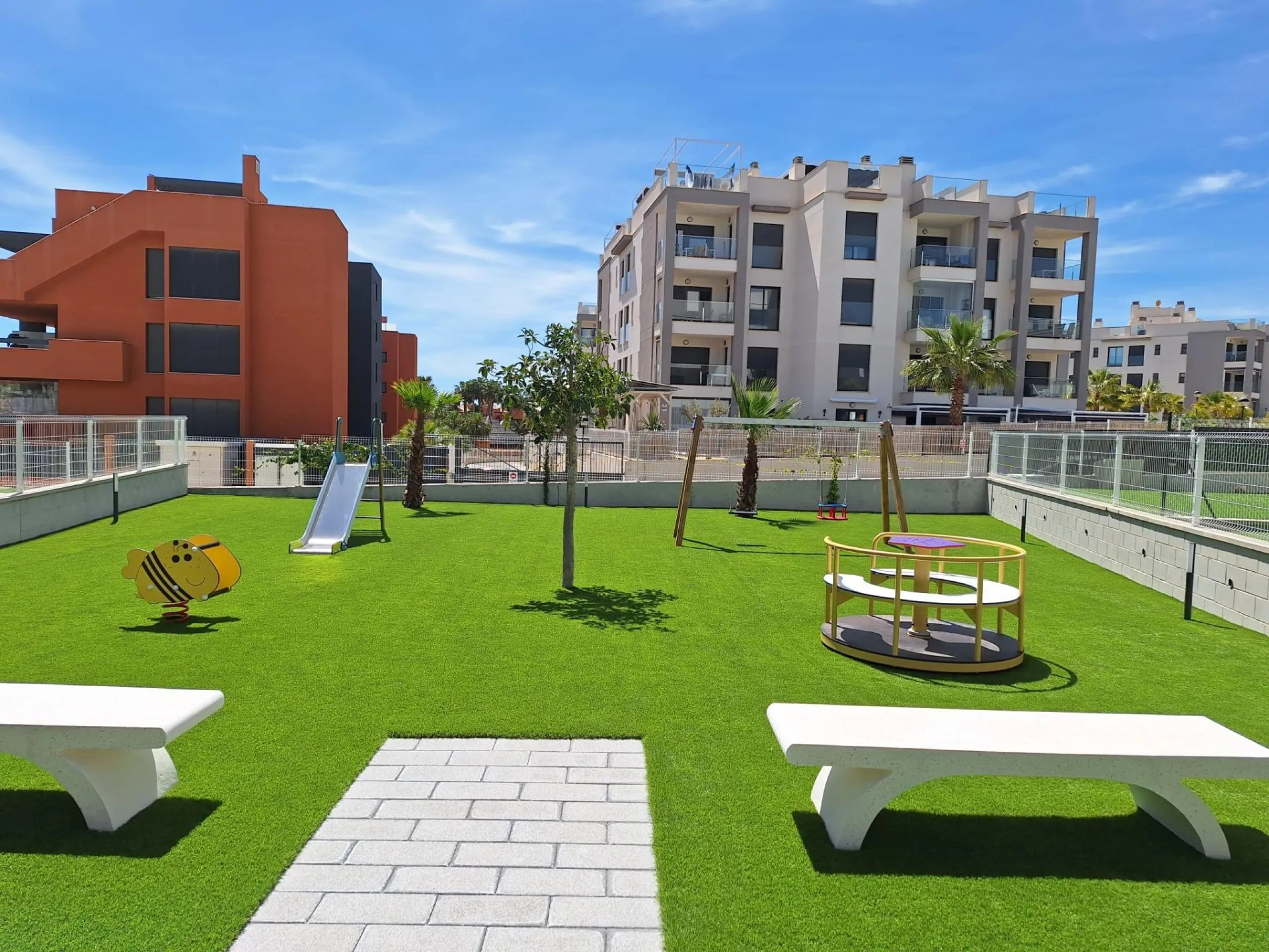 Piso de obra nueva en Villamartin con parking y piscina comunitaria