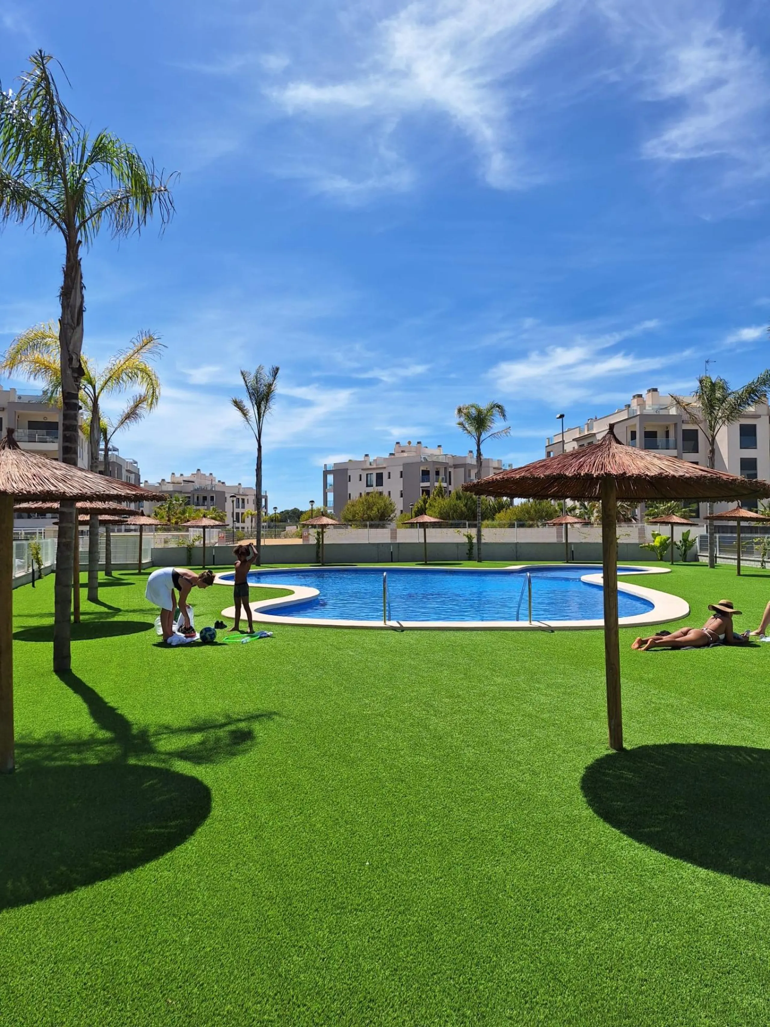 Piso de obra nueva en Villamartin con parking y piscina comunitaria