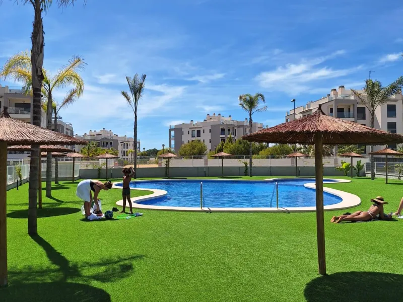 Piso de obra nueva en Villamartin con parking y piscina comunitaria