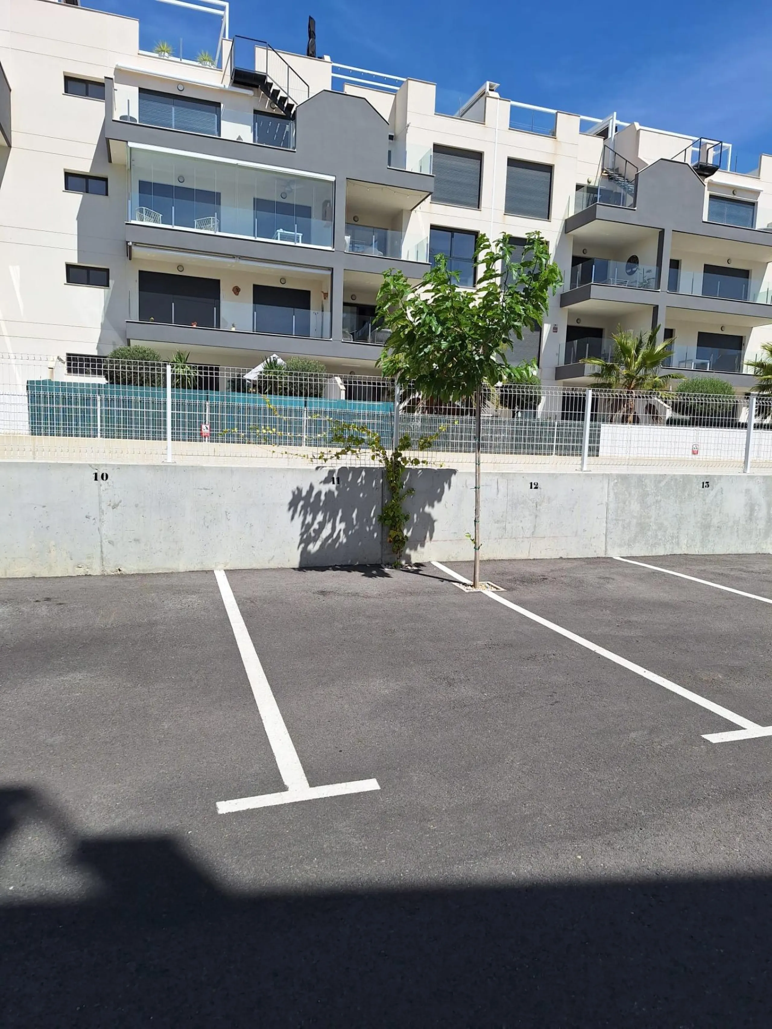 Piso de obra nueva en Villamartin con parking y piscina comunitaria