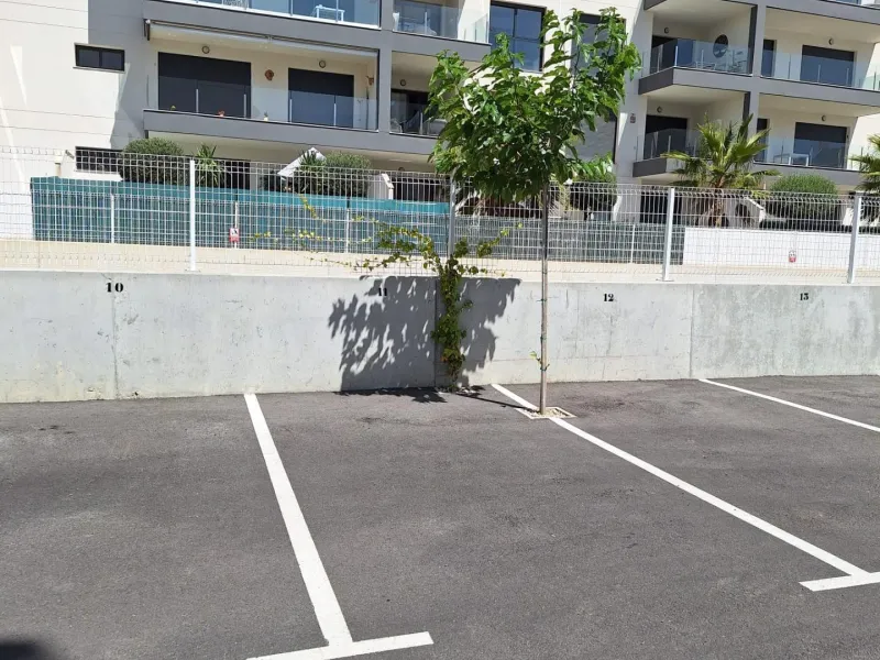 Piso de obra nueva en Villamartin con parking y piscina comunitaria