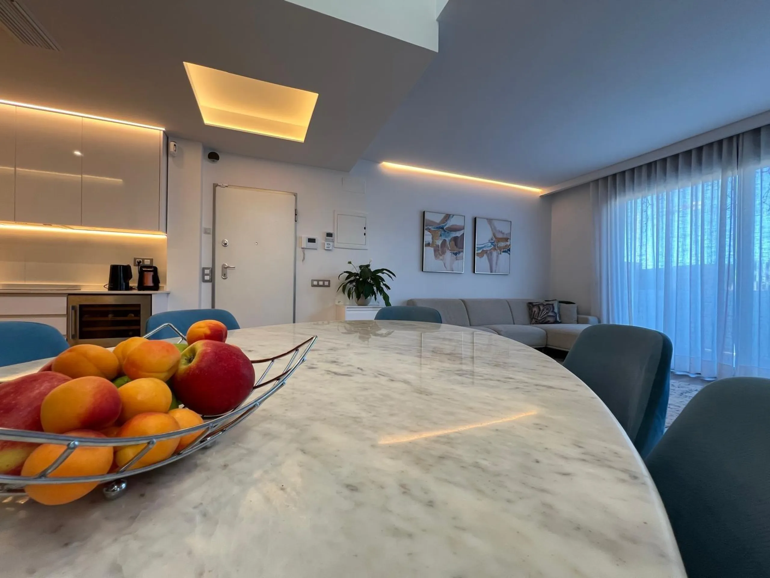 VILLA OBRA NUEVA! 3 DORMITORIOS. 3 BAÑOS. PARCELA 200 M2. PISCINA PROPIA. SOLARIUM. GARAJE.
