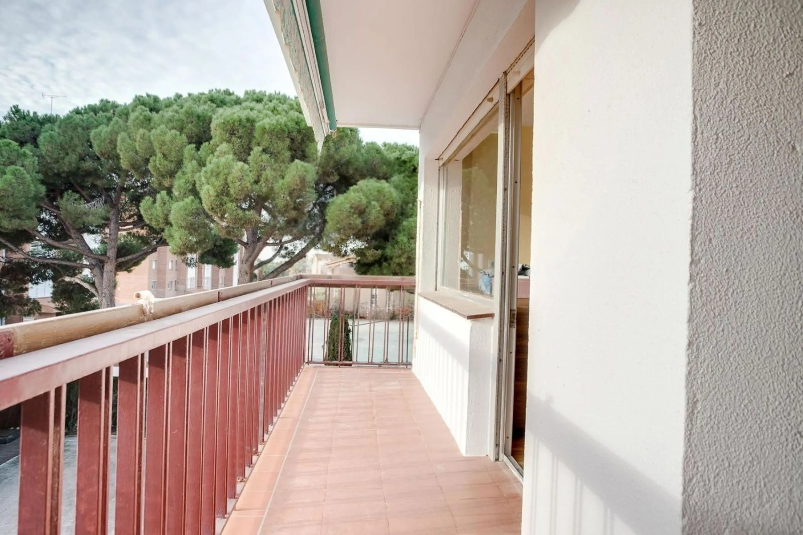 Bright Apartment with Terrace and Pool in the Beach Area of Sant Andreu de Llavaneres, Next to Port Balís