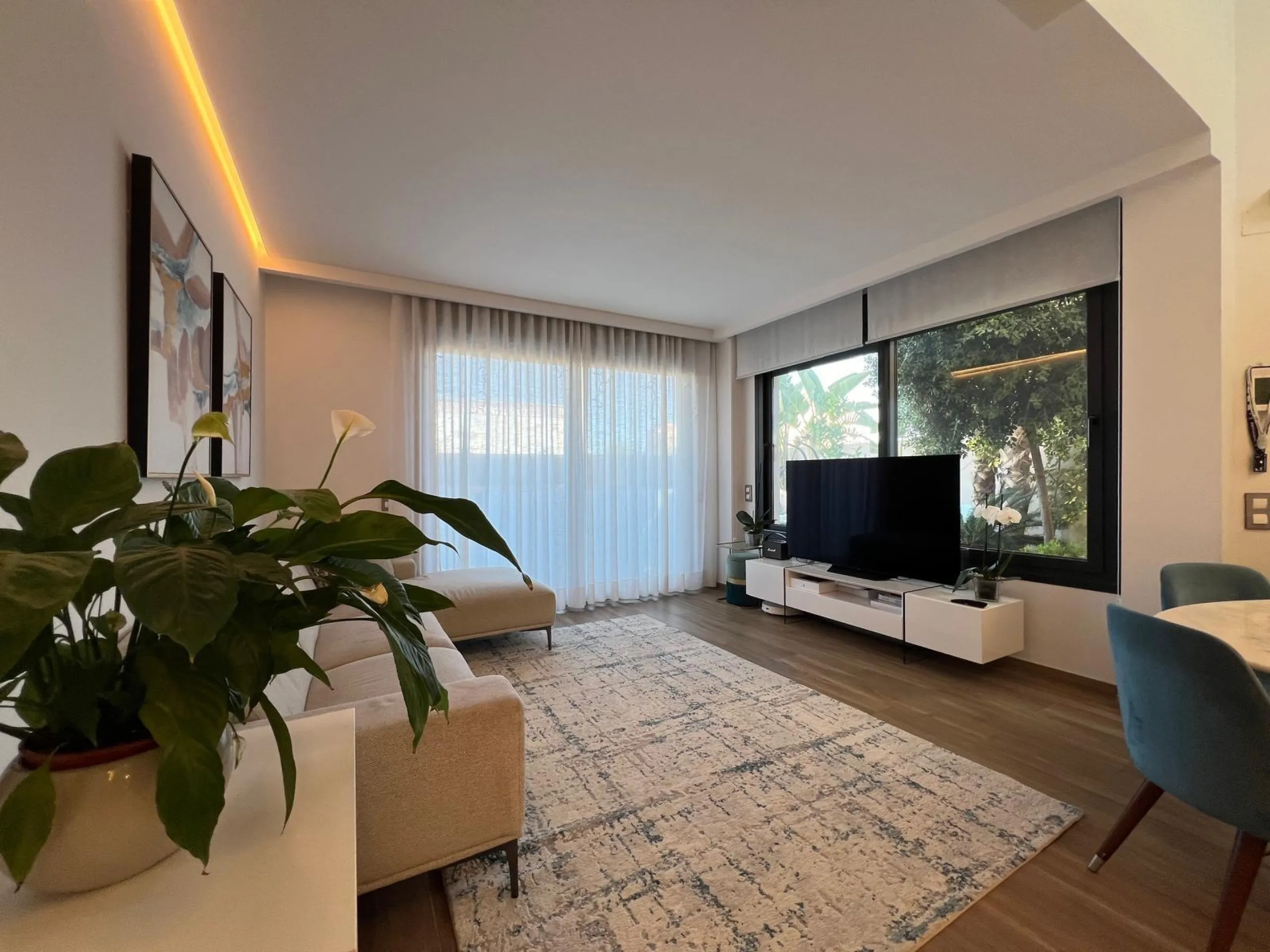 VILLA OBRA NUEVA! 3 DORMITORIOS. 3 BAÑOS. PARCELA 200 M2. PISCINA PROPIA. SOLARIUM. GARAJE.