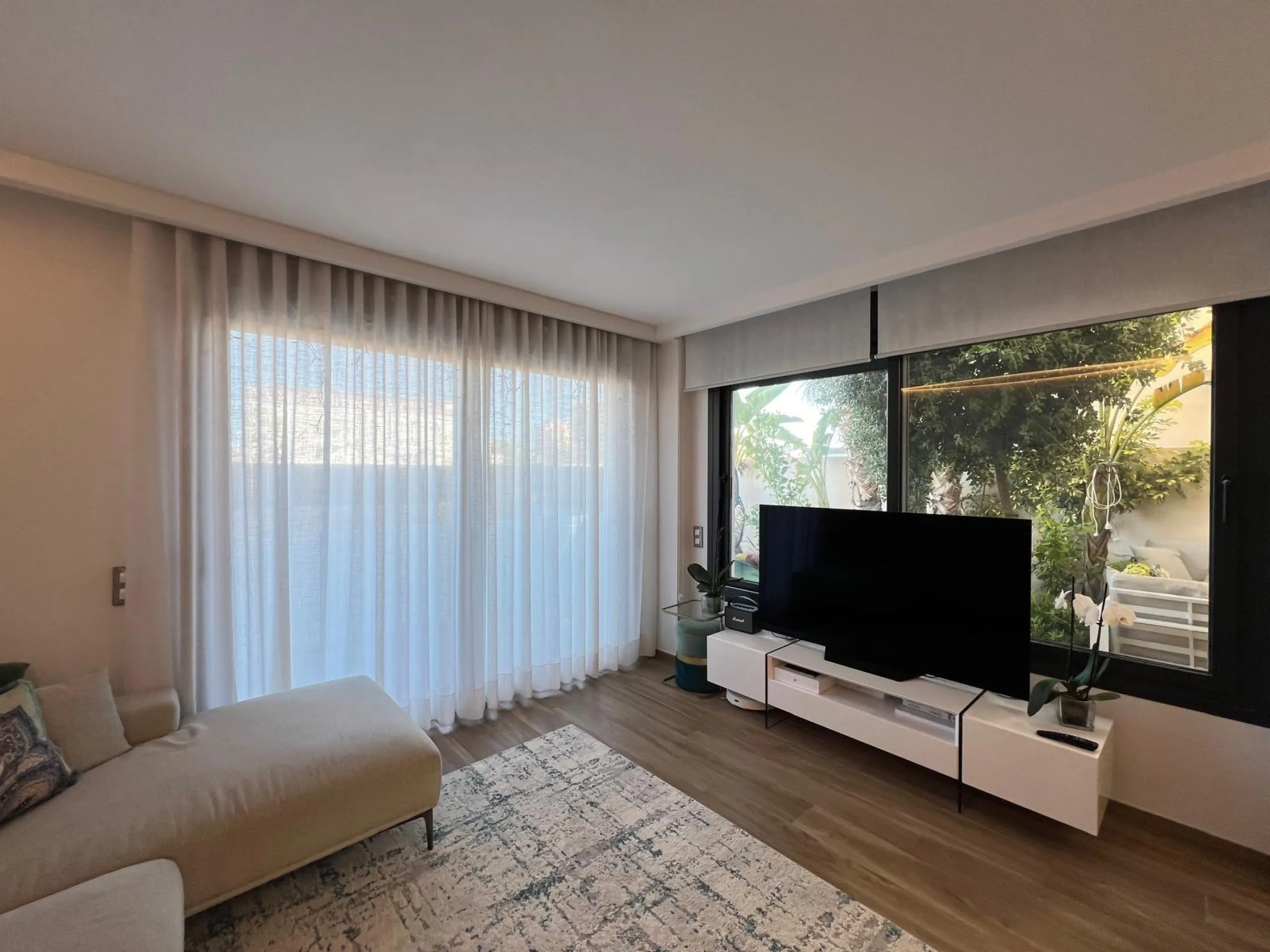 VILLA OBRA NUEVA! 3 DORMITORIOS. 3 BAÑOS. PARCELA 200 M2. PISCINA PROPIA. SOLARIUM. GARAJE.