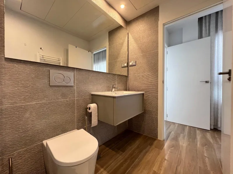 VILLA OBRA NUEVA! 3 DORMITORIOS. 3 BAÑOS. PARCELA 200 M2. PISCINA PROPIA. SOLARIUM. GARAJE.