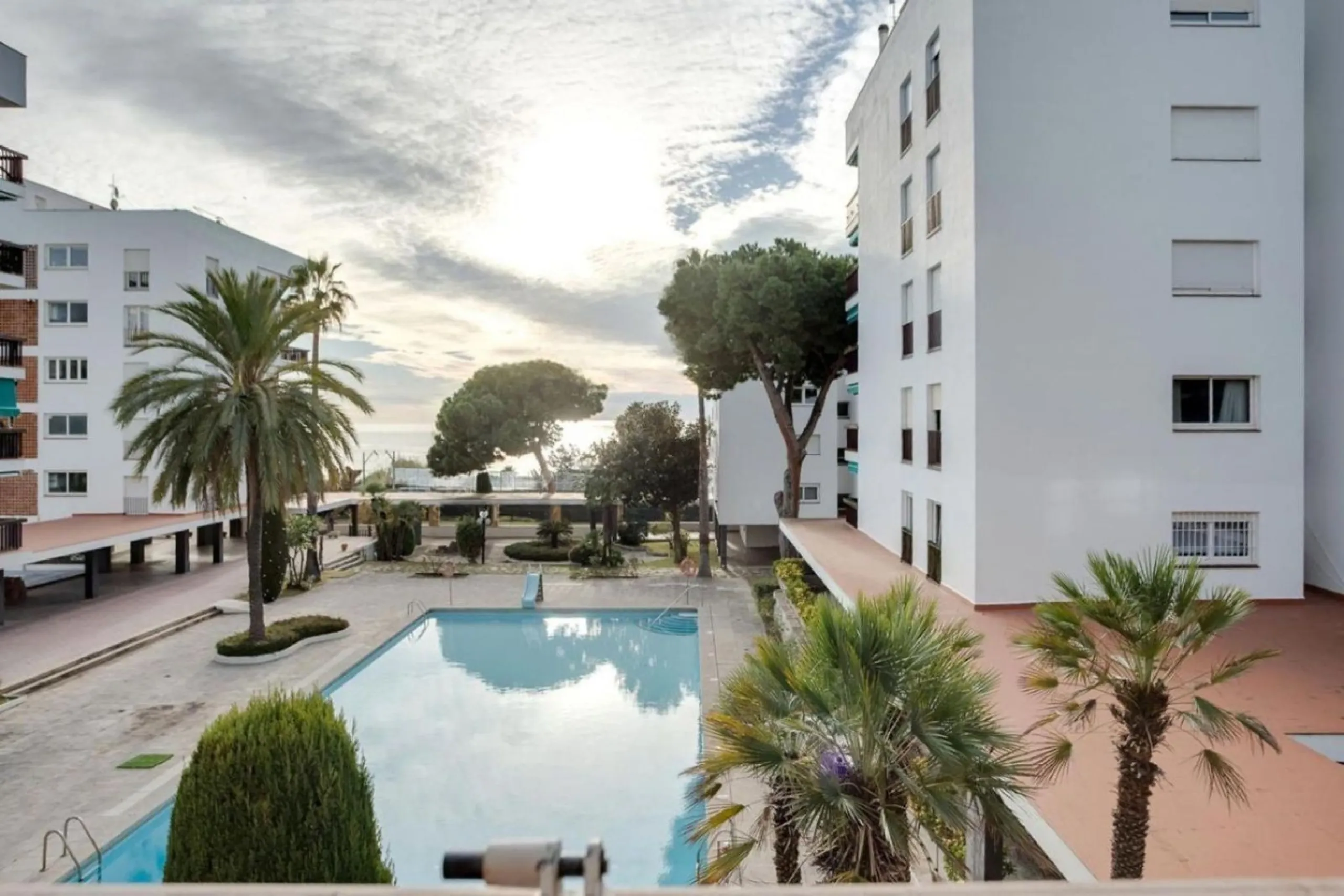 Bright Apartment with Terrace and Pool in the Beach Area of Sant Andreu de Llavaneres, Next to Port Balís