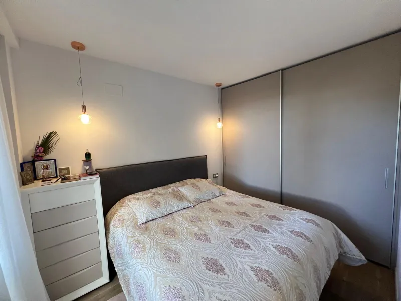VILLA OBRA NUEVA! 3 DORMITORIOS. 3 BAÑOS. PARCELA 200 M2. PISCINA PROPIA. SOLARIUM. GARAJE.