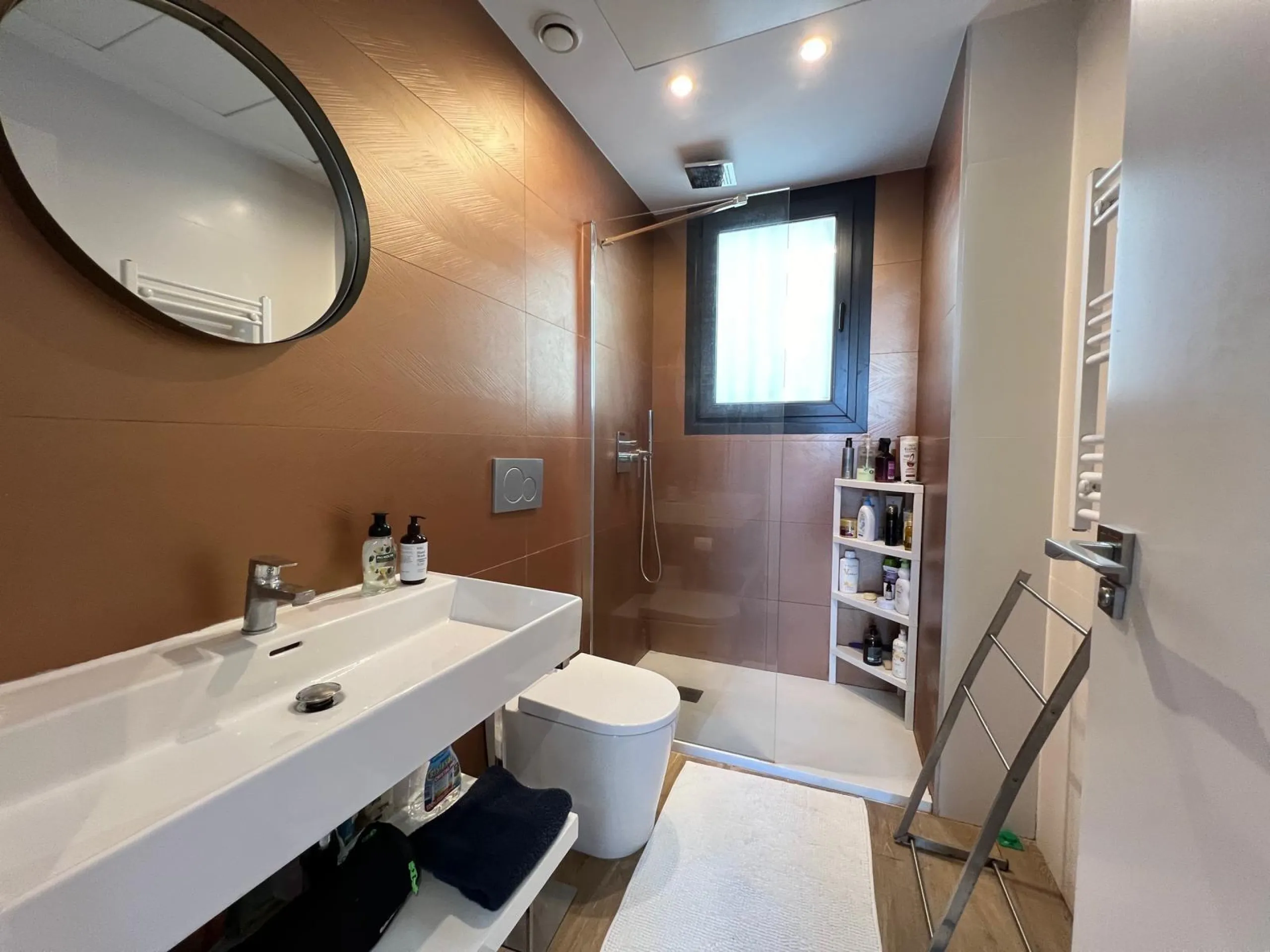 VILLA OBRA NUEVA! 3 DORMITORIOS. 3 BAÑOS. PARCELA 200 M2. PISCINA PROPIA. SOLARIUM. GARAJE.