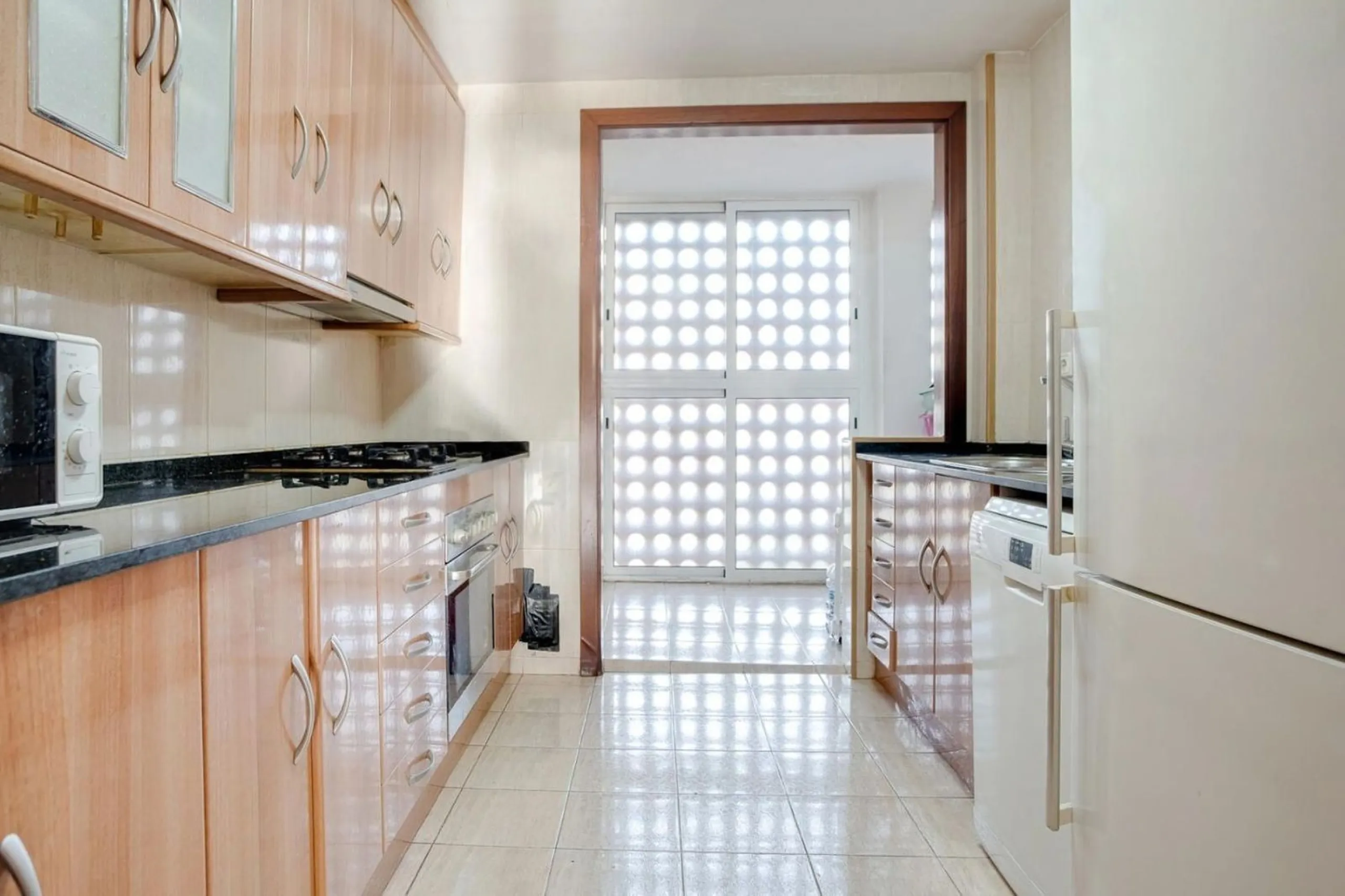 Bright Apartment with Terrace and Pool in the Beach Area of Sant Andreu de Llavaneres, Next to Port Balís