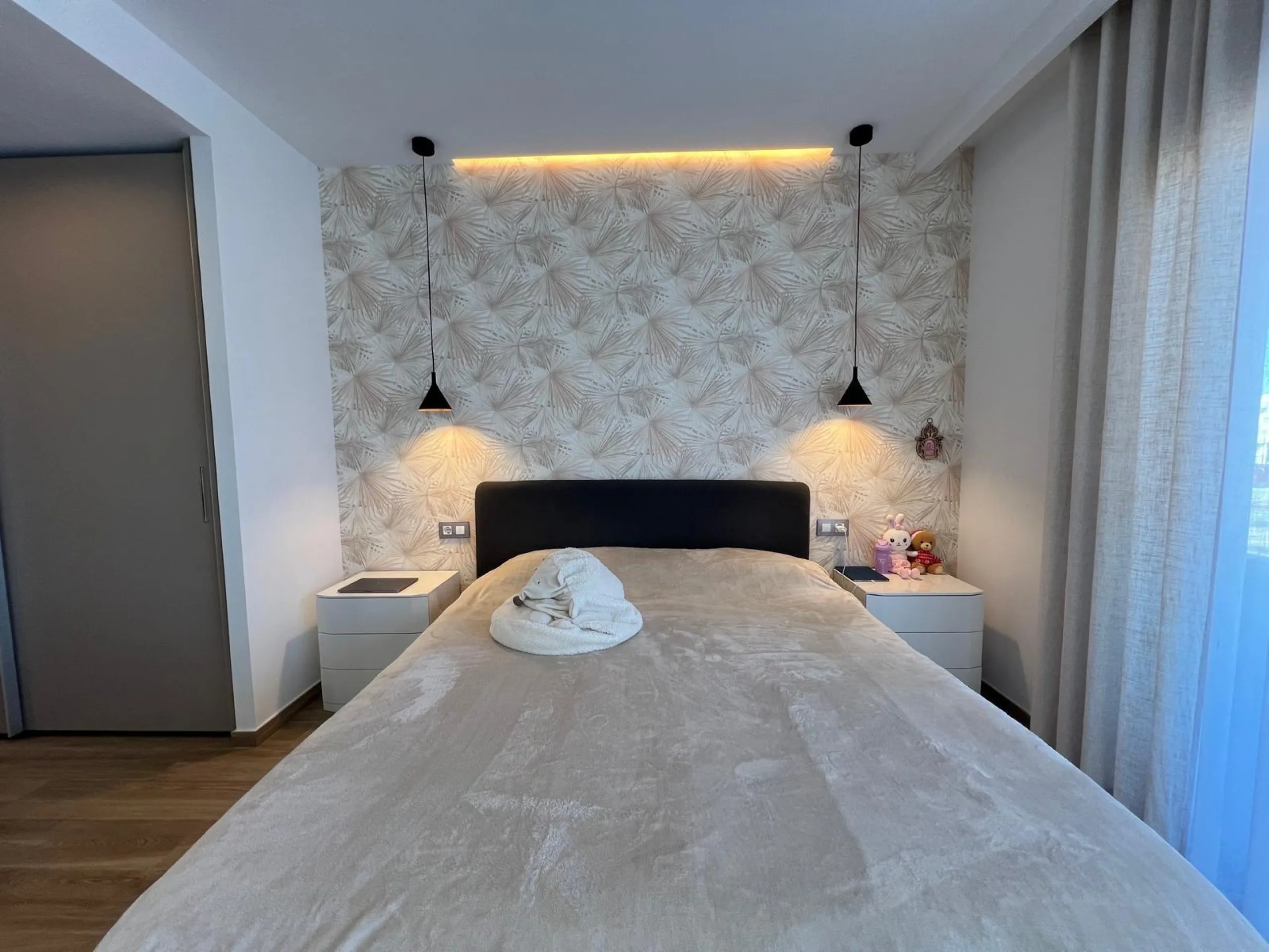 VILLA OBRA NUEVA! 3 DORMITORIOS. 3 BAÑOS. PARCELA 200 M2. PISCINA PROPIA. SOLARIUM. GARAJE.