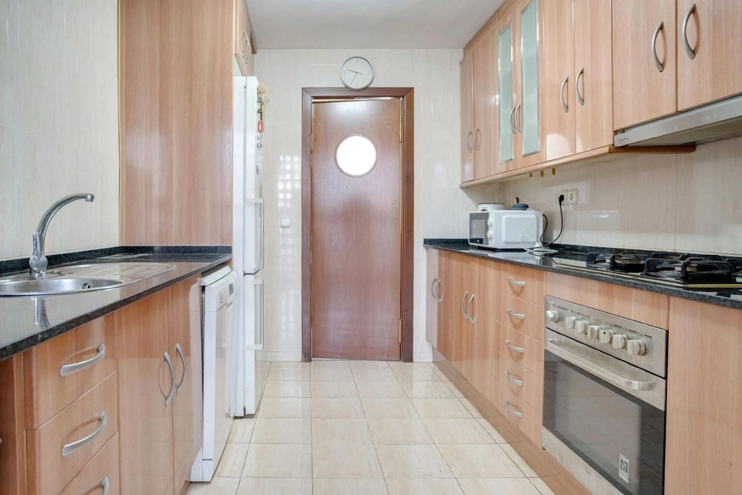 Bright Apartment with Terrace and Pool in the Beach Area of Sant Andreu de Llavaneres, Next to Port Balís
