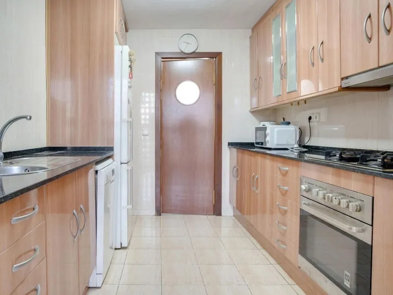 Bright Apartment with Terrace and Pool in the Beach Area of Sant Andreu de Llavaneres, Next to Port Balís