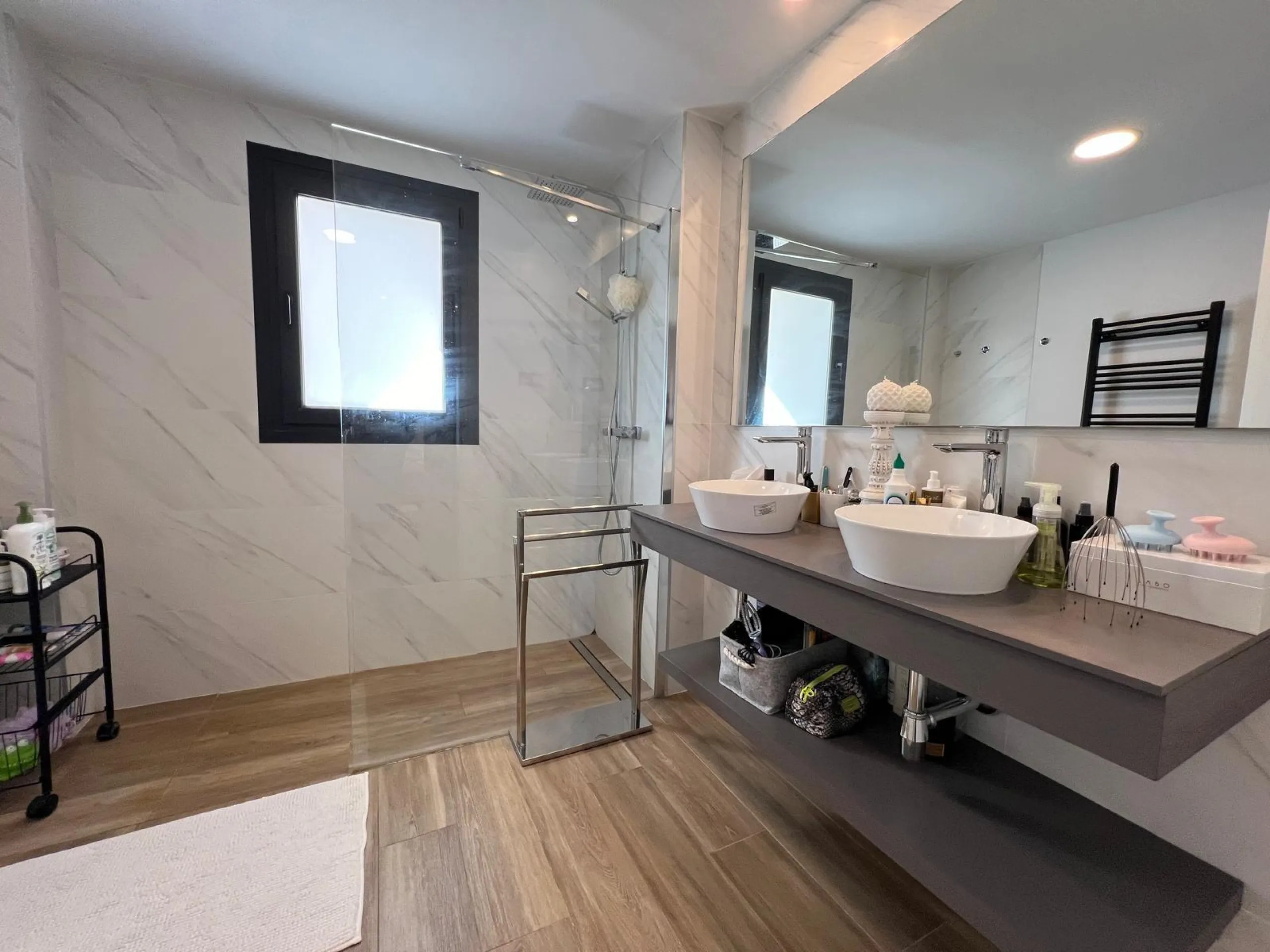 VILLA OBRA NUEVA! 3 DORMITORIOS. 3 BAÑOS. PARCELA 200 M2. PISCINA PROPIA. SOLARIUM. GARAJE.