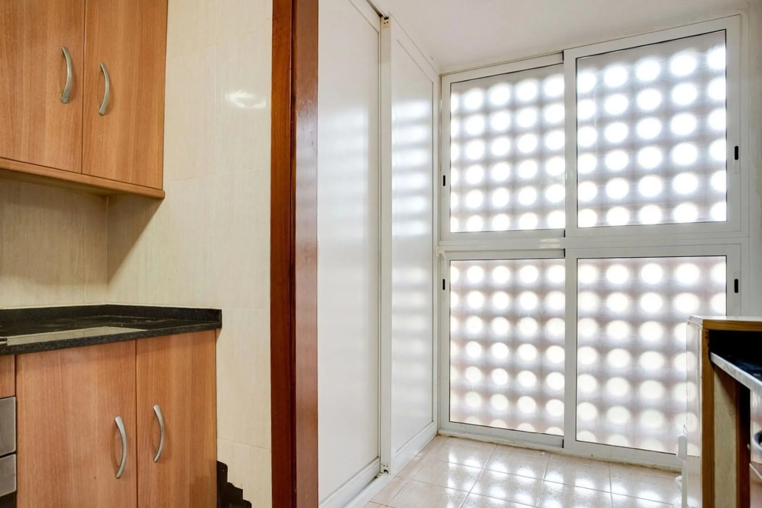 Bright Apartment with Terrace and Pool in the Beach Area of Sant Andreu de Llavaneres, Next to Port Balís
