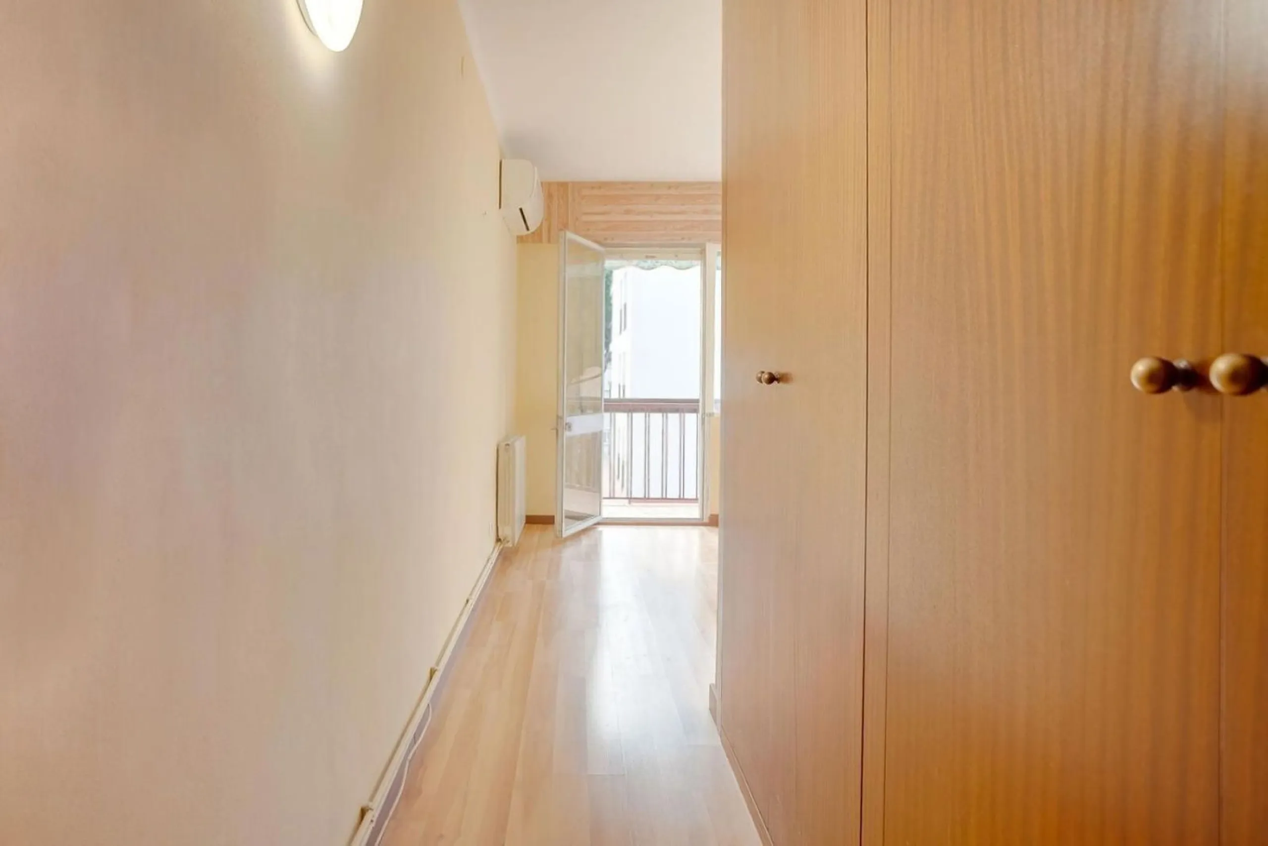 Bright Apartment with Terrace and Pool in the Beach Area of Sant Andreu de Llavaneres, Next to Port Balís