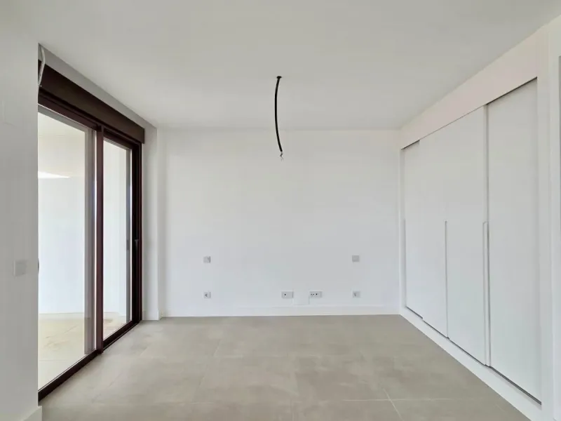 Exklusives mediterranes Wohnen in dieser unbenutzten, nach Süden ausgerichteten Wohnung in der begehrten Phase Las Lomas 5 von La Reserva del Higuerón
