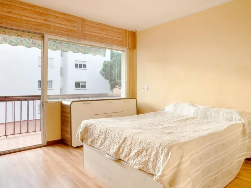Bright Apartment with Terrace and Pool in the Beach Area of Sant Andreu de Llavaneres, Next to Port Balís
