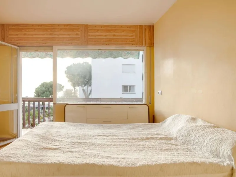 Bright Apartment with Terrace and Pool in the Beach Area of Sant Andreu de Llavaneres, Next to Port Balís