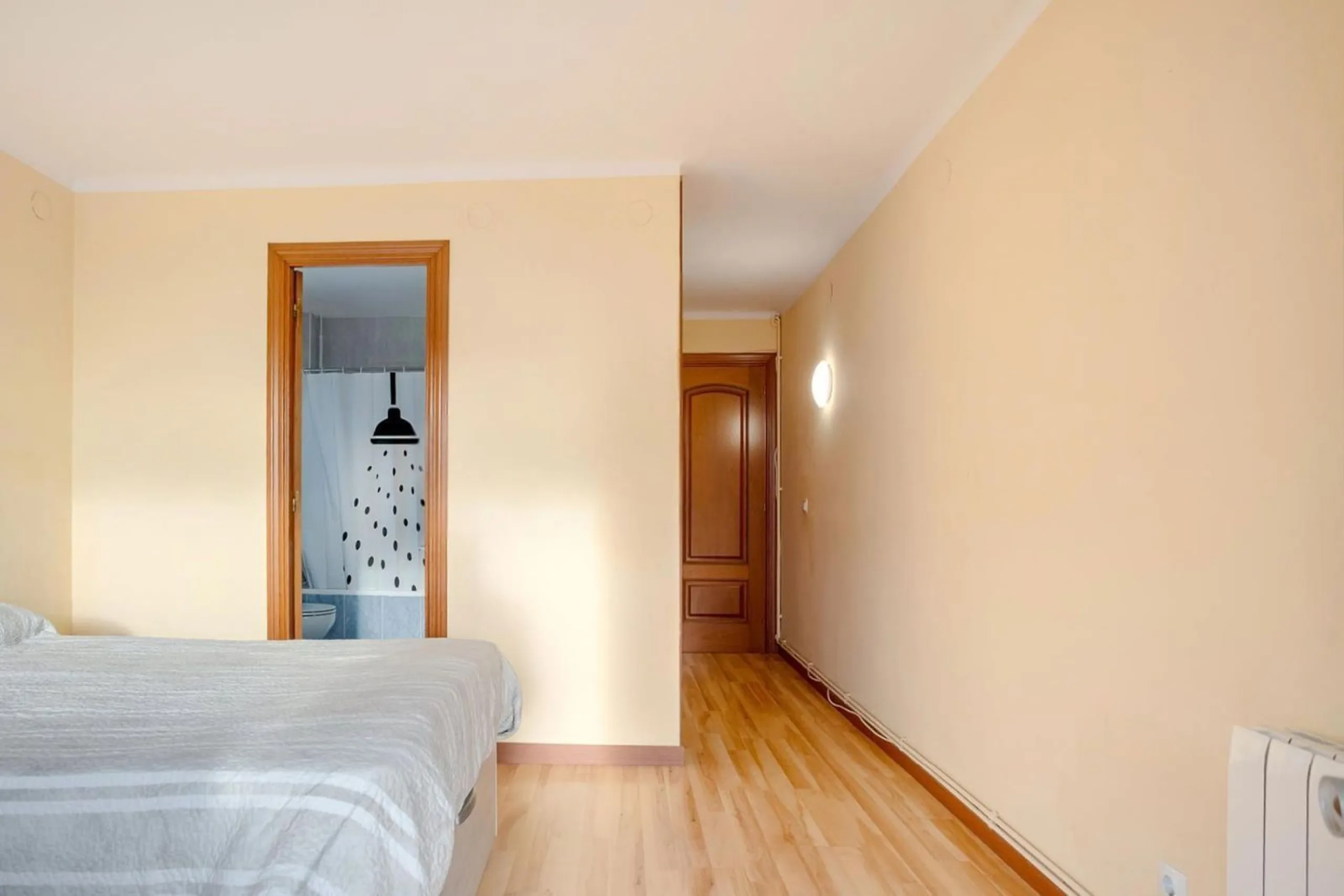 Bright Apartment with Terrace and Pool in the Beach Area of Sant Andreu de Llavaneres, Next to Port Balís