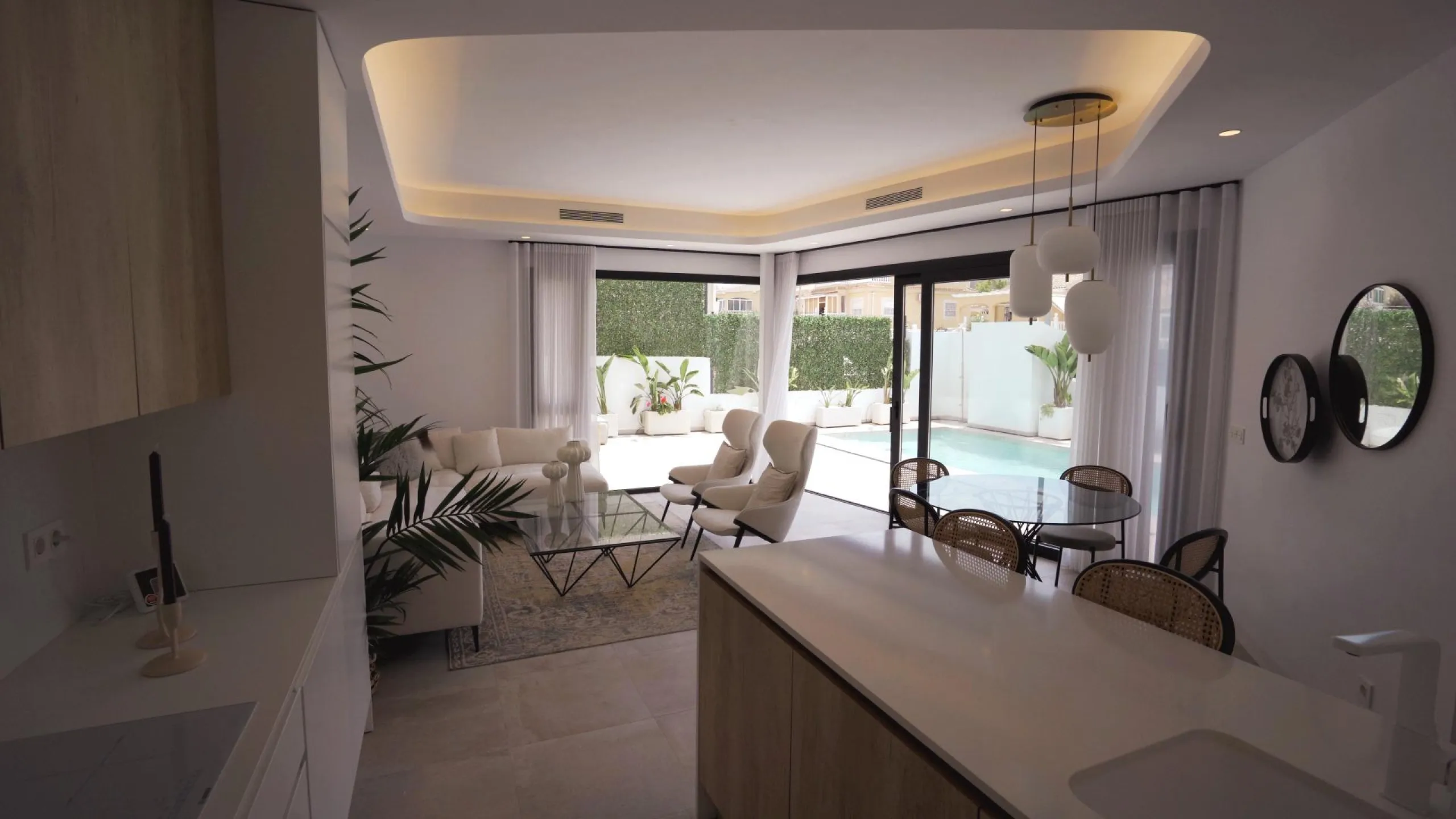 VILLAS DE LUJO! OBRA NUEVA DE ALTA CALIDAD! 3 DORMITORIOS. 3 BAÑOS. PISCINA PRIVADA. PARCELA 180M2.