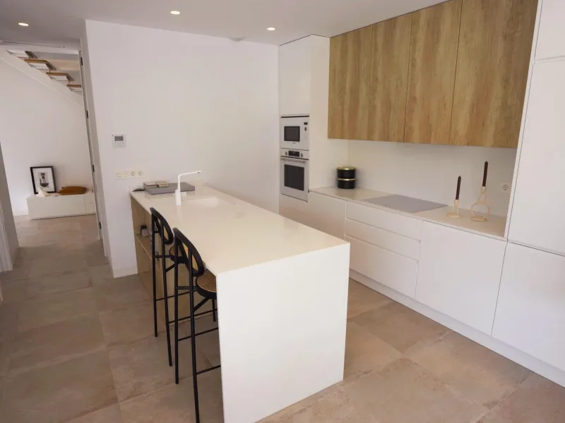 VILLAS DE LUJO! OBRA NUEVA DE ALTA CALIDAD! 3 DORMITORIOS. 3 BAÑOS. PISCINA PRIVADA. PARCELA 180M2.