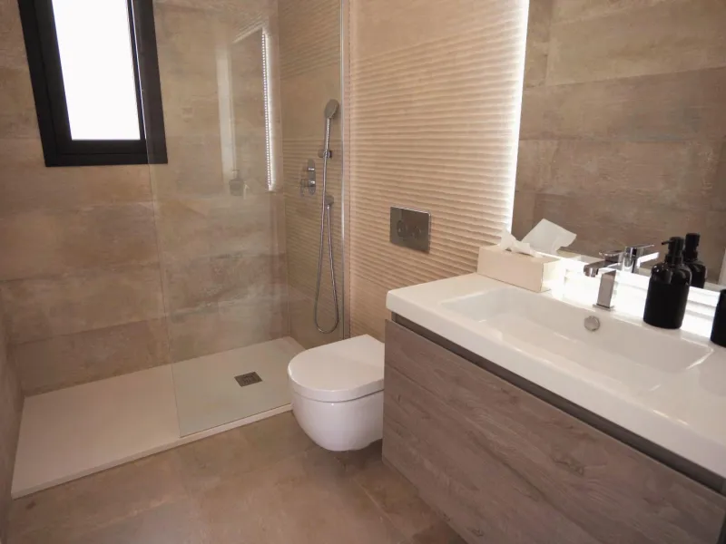 VILLAS DE LUJO! OBRA NUEVA DE ALTA CALIDAD! 3 DORMITORIOS. 3 BAÑOS. PISCINA PRIVADA. PARCELA 180M2.