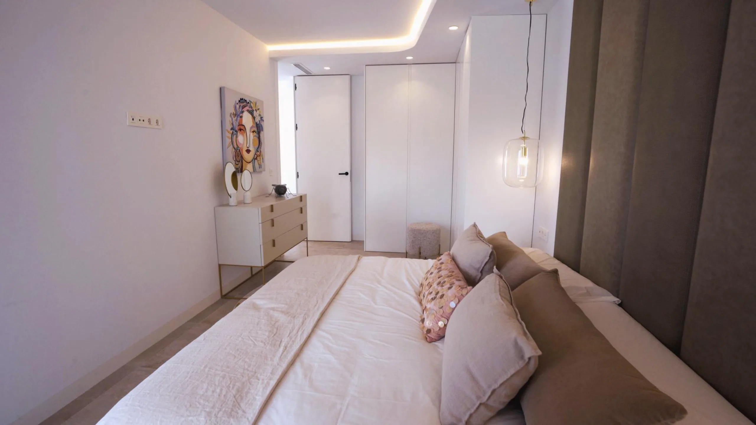 VILLAS DE LUJO! OBRA NUEVA DE ALTA CALIDAD! 3 DORMITORIOS. 3 BAÑOS. PISCINA PRIVADA. PARCELA 180M2.