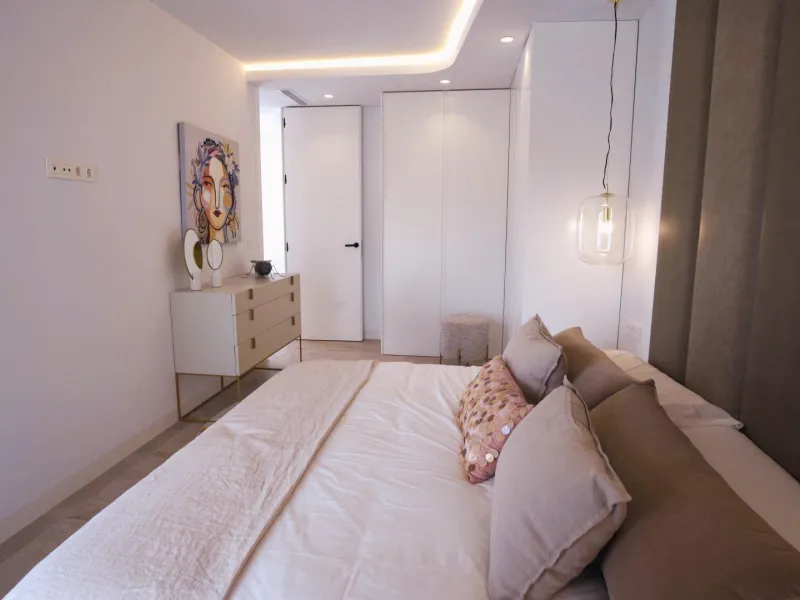 VILLAS DE LUJO! OBRA NUEVA DE ALTA CALIDAD! 3 DORMITORIOS. 3 BAÑOS. PISCINA PRIVADA. PARCELA 180M2.