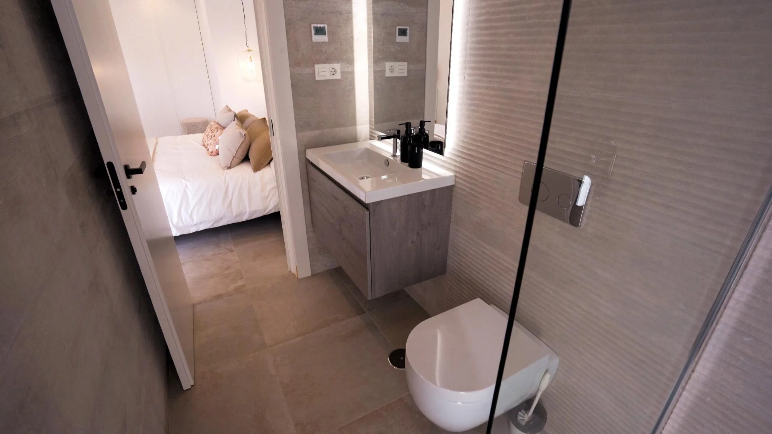 VILLAS DE LUJO! OBRA NUEVA DE ALTA CALIDAD! 3 DORMITORIOS. 3 BAÑOS. PISCINA PRIVADA. PARCELA 180M2.