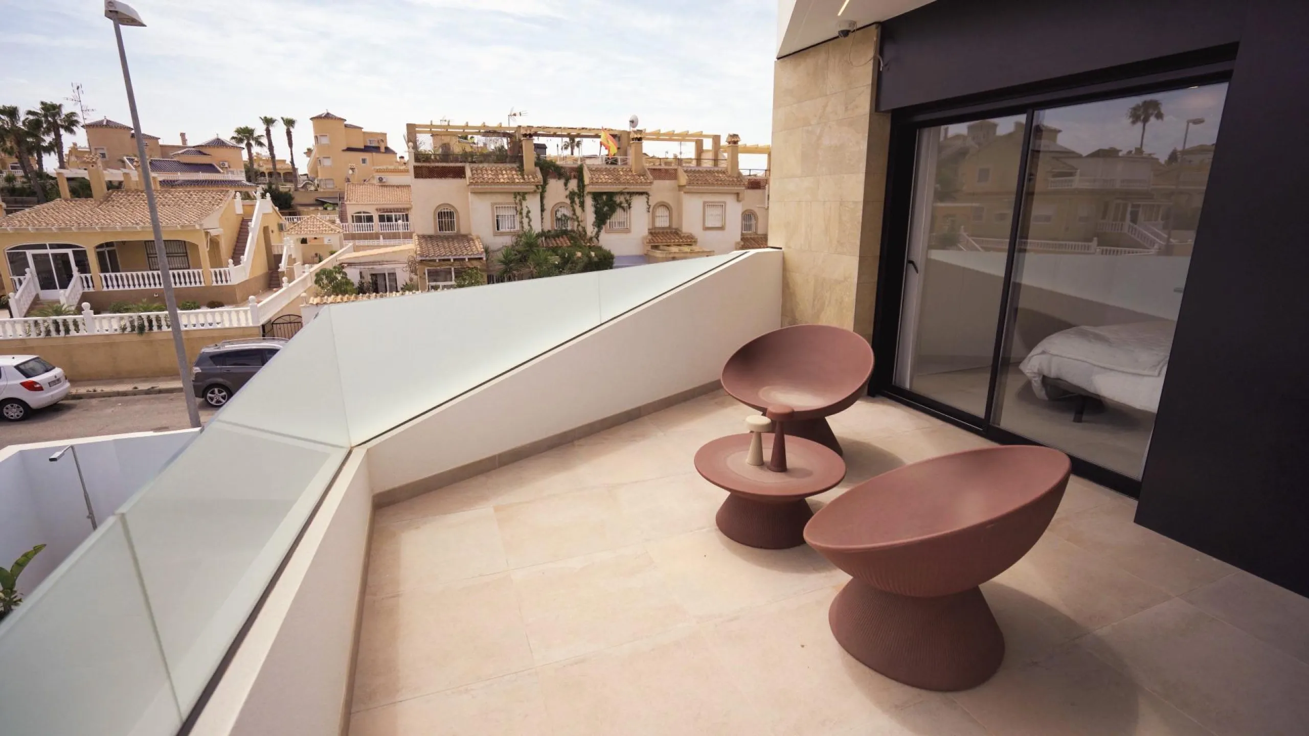 VILLAS DE LUJO! OBRA NUEVA DE ALTA CALIDAD! 3 DORMITORIOS. 3 BAÑOS. PISCINA PRIVADA. PARCELA 180M2.