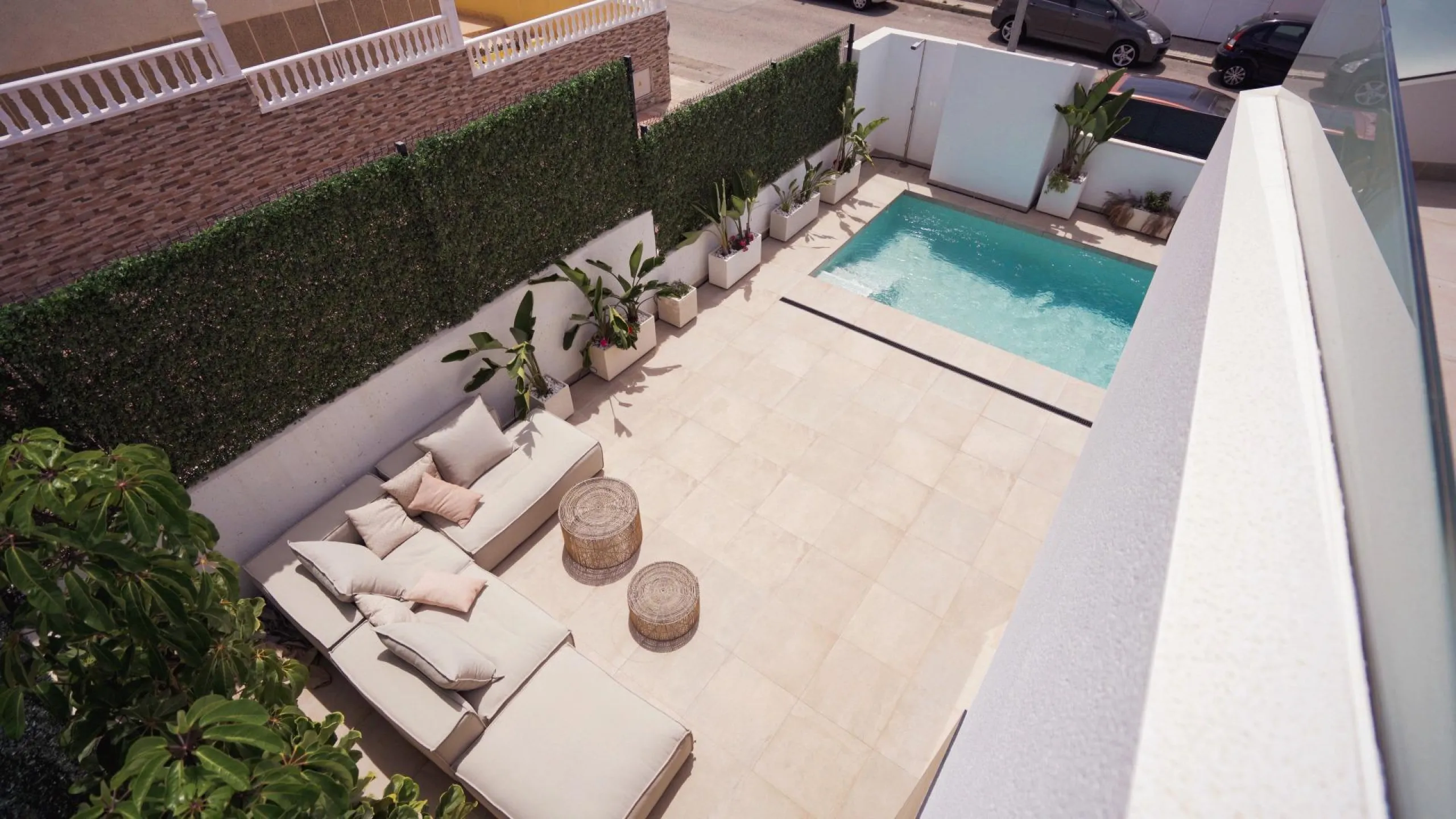 VILLAS DE LUJO! OBRA NUEVA DE ALTA CALIDAD! 3 DORMITORIOS. 3 BAÑOS. PISCINA PRIVADA. PARCELA 180M2.