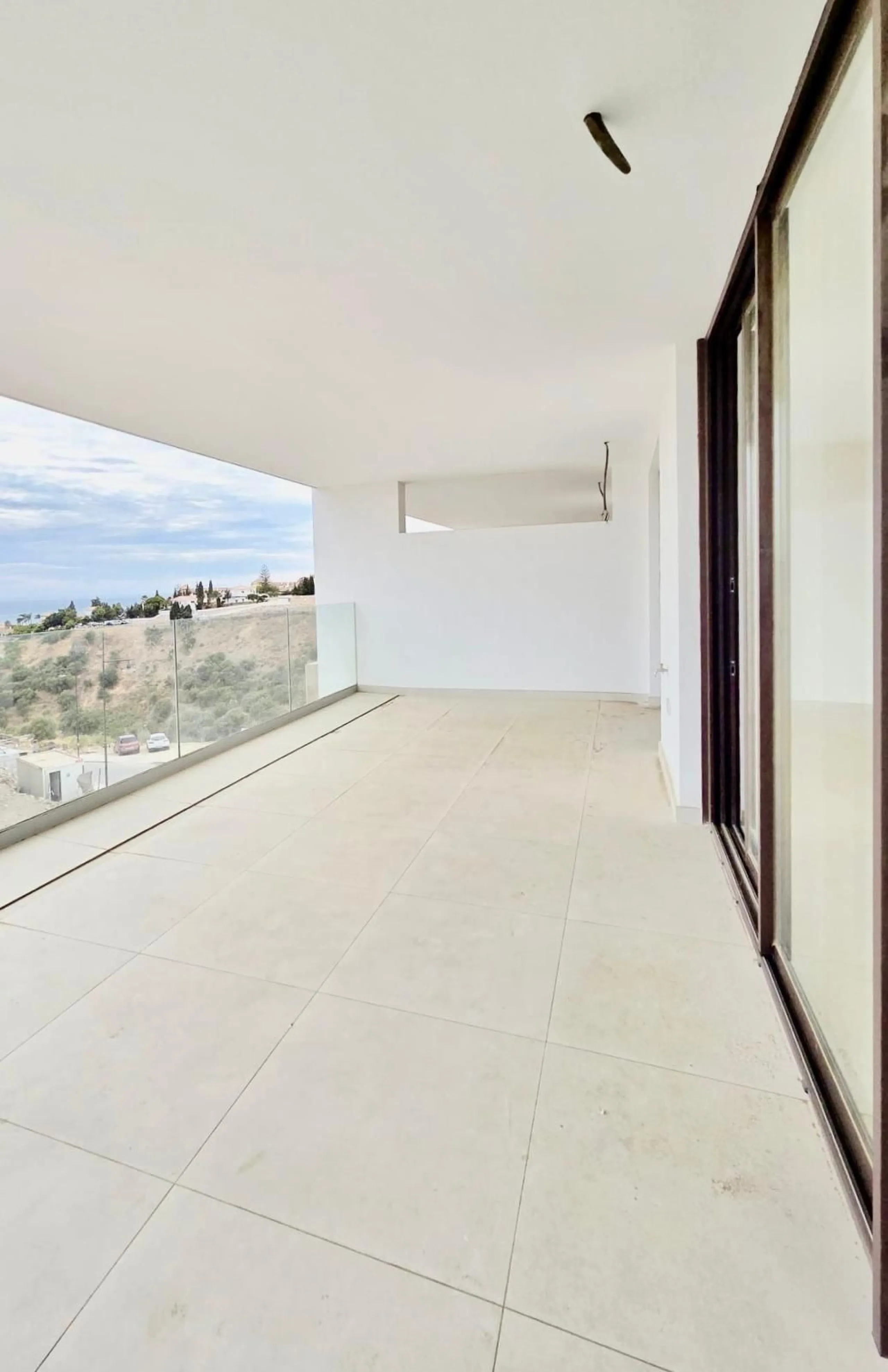 Exklusives mediterranes Wohnen in dieser unbenutzten, nach Süden ausgerichteten Wohnung in der begehrten Phase Las Lomas 5 von La Reserva del Higuerón