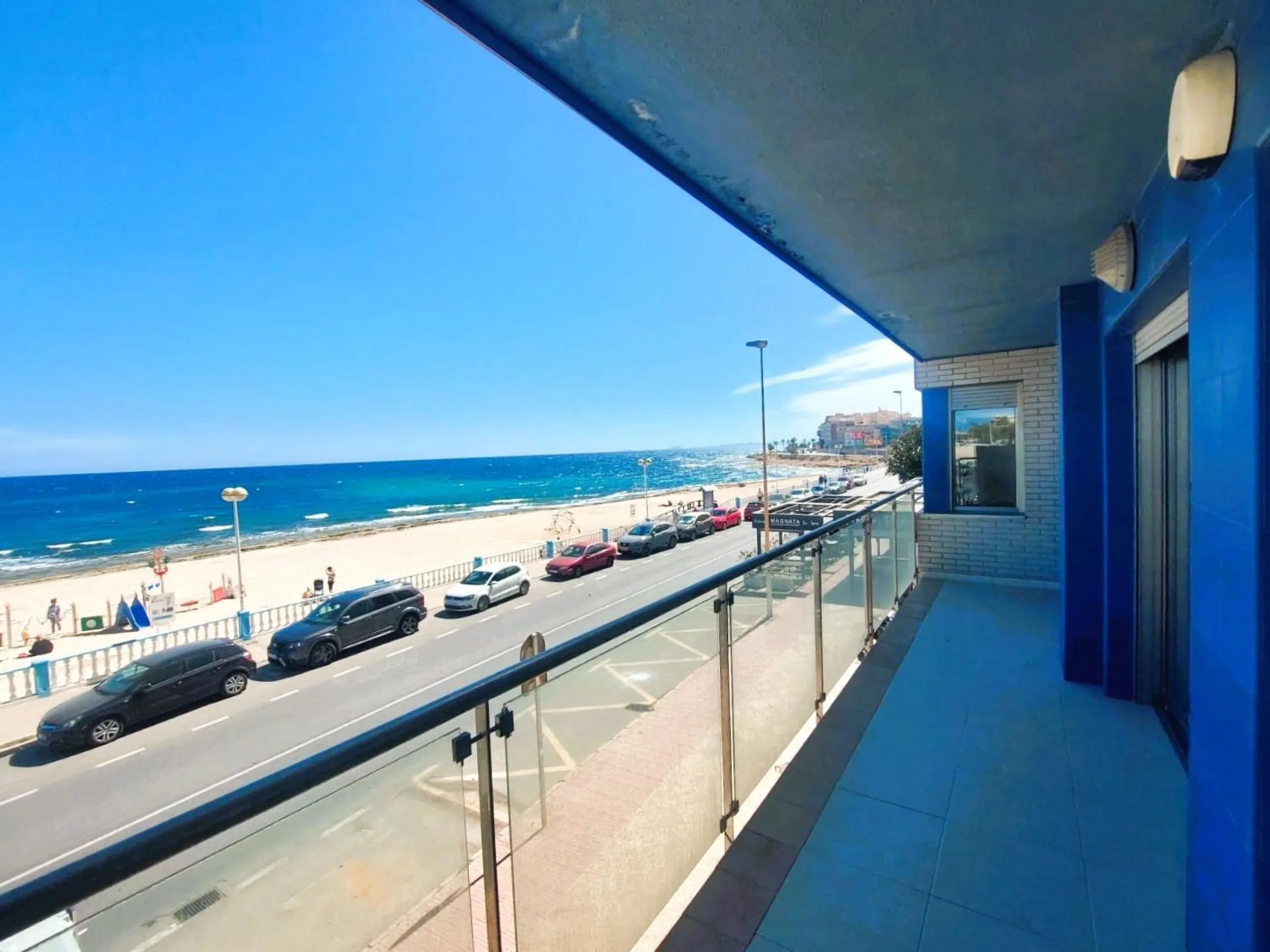 Front line, unique flat with 2 garages
