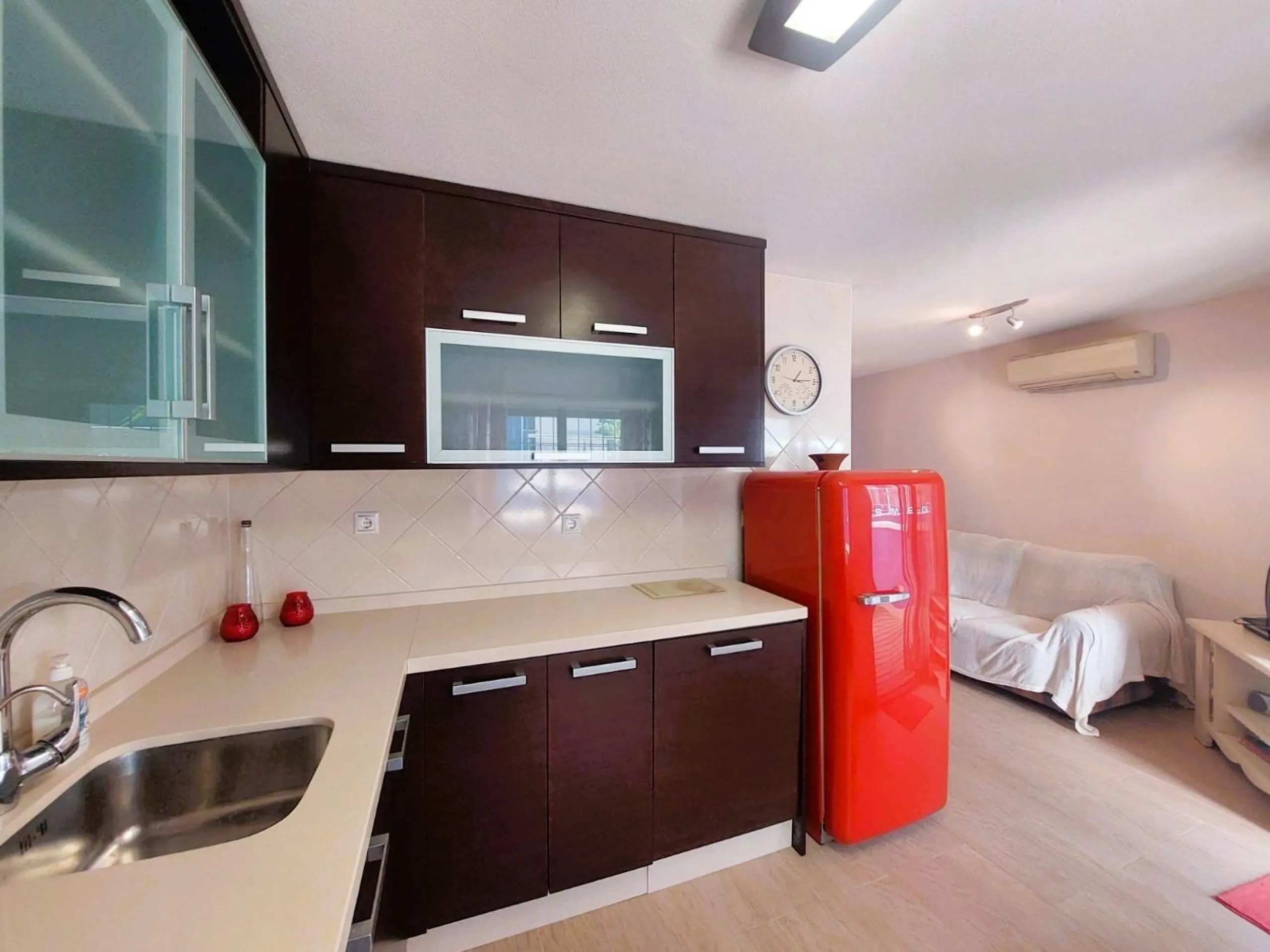 Front line, unique flat with 2 garages