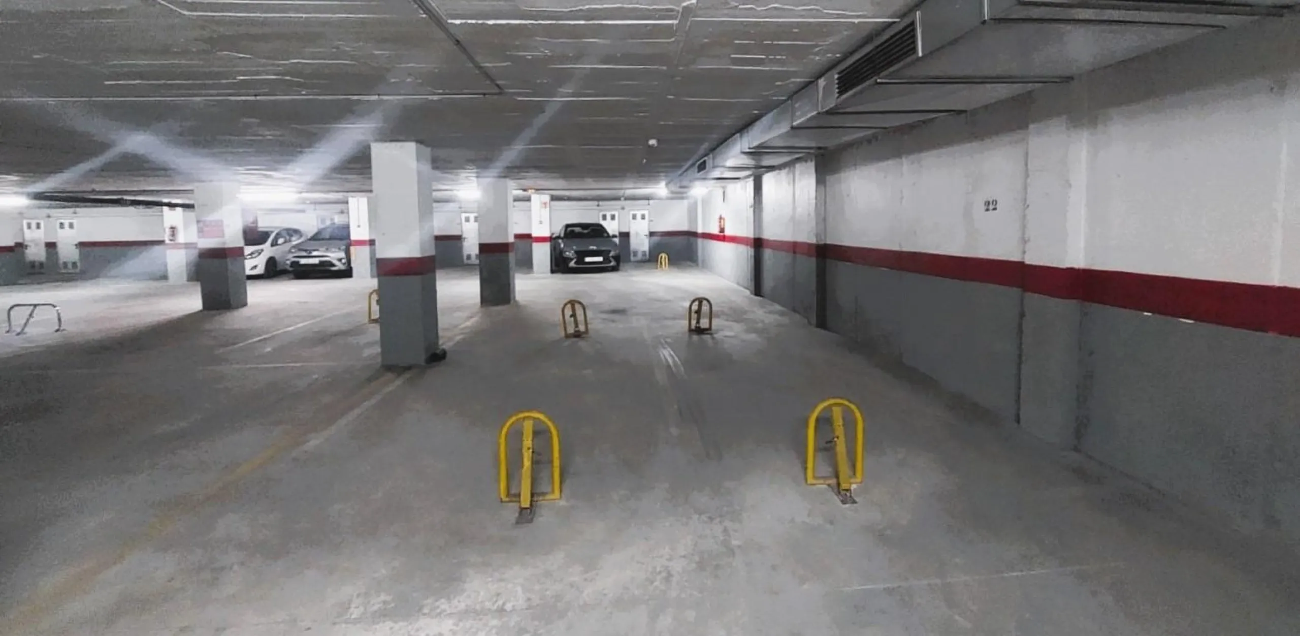 Spacious parking spaces on the beachfront